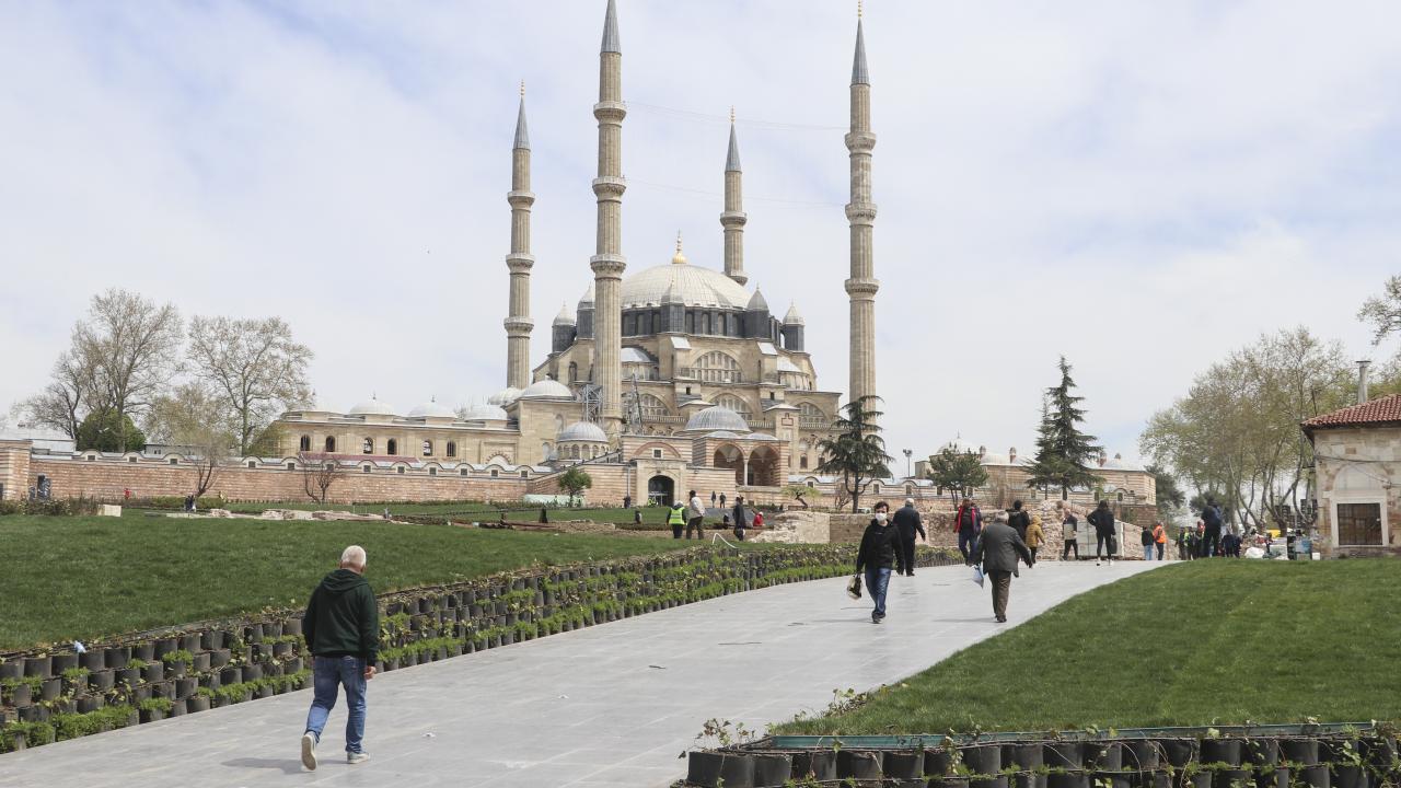 Bakanlığımız Yapı İşleri Genel Müdürümüz Sayın Banu ASLAN Selimiye Camii Ve Meydan Projesi Kapsamında Sahada İncelemelerde Bulundular