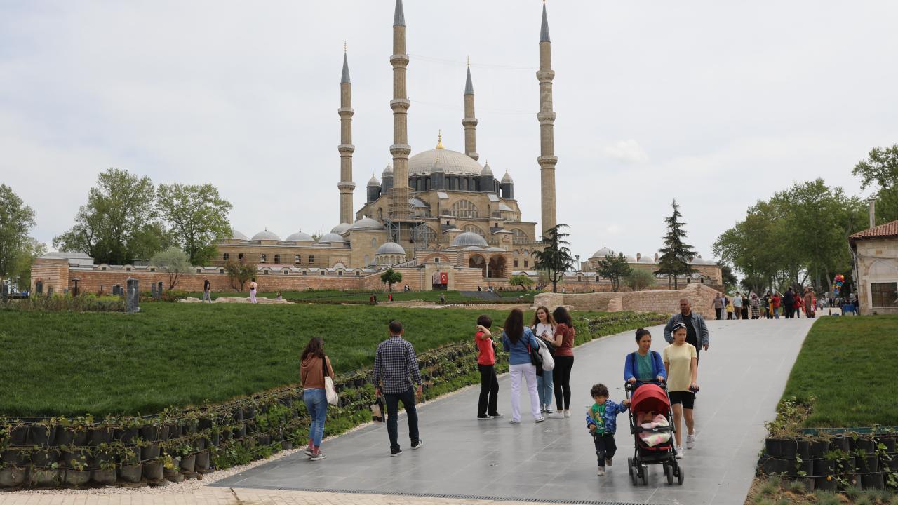 Bakanlığımız Yapı İşleri Genel Müdürümüz Sayın Banu ASLAN Selimiye Camii Ve Meydan Projesi Kapsamında Sahada İncelemelerde Bulundular