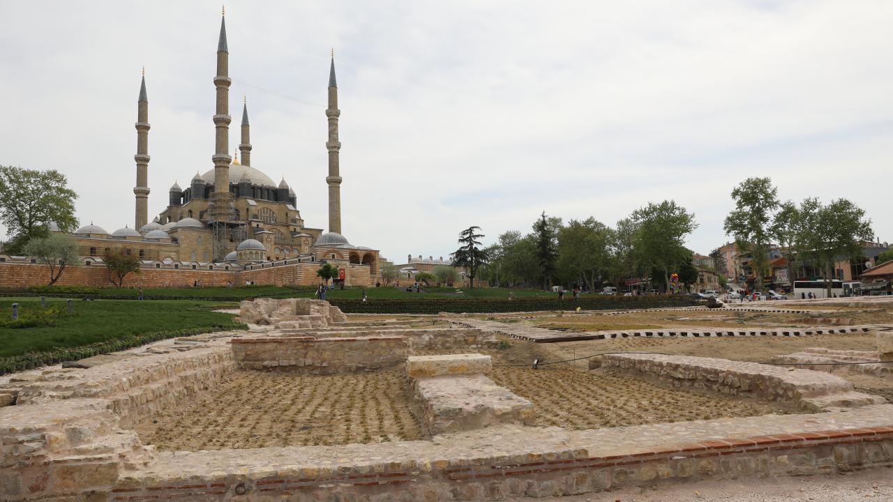 Bakanlığımız Yapı İşleri Genel Müdürümüz Sayın Banu ASLAN Selimiye Camii Ve Meydan Projesi Kapsamında Sahada İncelemelerde Bulundular