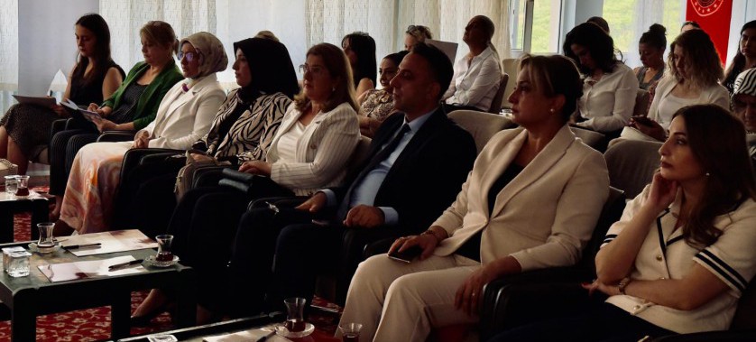 İl Müdürümüz Sayın Ayşe SARI 2025 Aile Yılı Etkinlikleri Kapsamında Gönül Elçileri Farkındalık Ve Koruyucu Aile Tanıtım Toplantısına Katılım Sağladı
