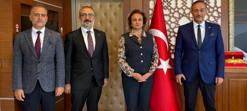 İletişim Başkanlığı Edirne Bölge Müdürü Sayın Mehmed Zahid Talha ARAR, Tapu Kadastro XIV. Bölge Müdürü Sayın Hayrullah AKDEMİR ve Şube Müdürü Yıldırım TORLAK İl Müdürümüz Sayın Ayşe SARI’ ya Ziyarette Bulundular