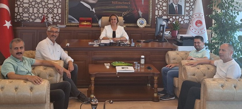 Memur-Sen Osmaniye Şb.Bşk. Sayın Mahmut KAHRAMAN , Osmaniye İl Milli Eğitim Müd. Yard. Sayın Mulla KATIK, Eğitim-Bir-Sen Osmaniye Şb  Bşk. Yard. Sayın Bülent KURT ve Memur –Sen Edirne Şb Bşk. Erdinç DALGIÇ İl Müdürümüz Sayın Ayşe SARI'yı Ziyaret Ettiler