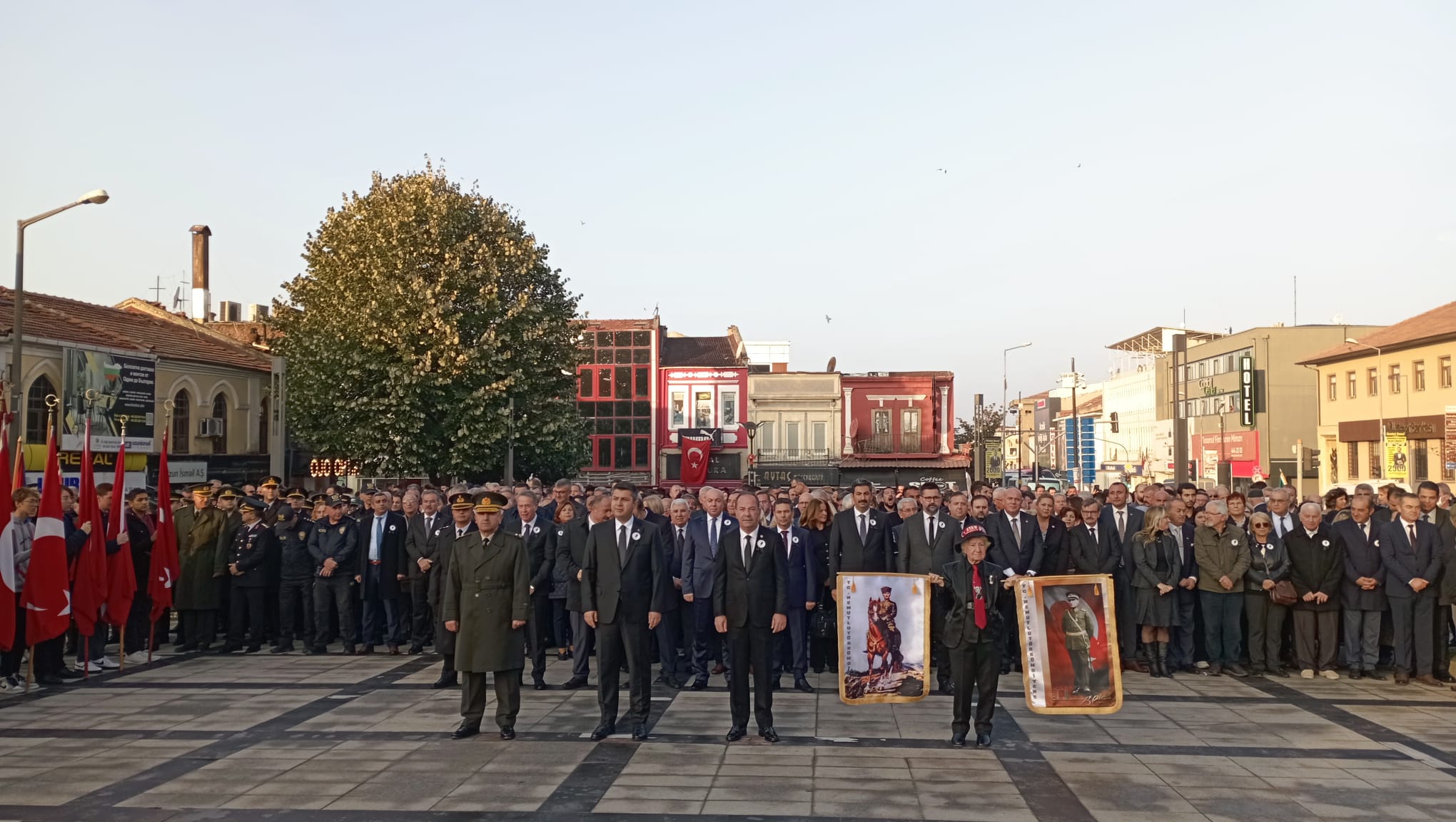 Cumhuriyetimizin Kurucusu Gazi Mustafa Kemal Atatürk ‘ün Ebediyete İntikali’nin 84. Yıl Dönümü Anma Programı Çelenk Sunma Töreni İle Başladı