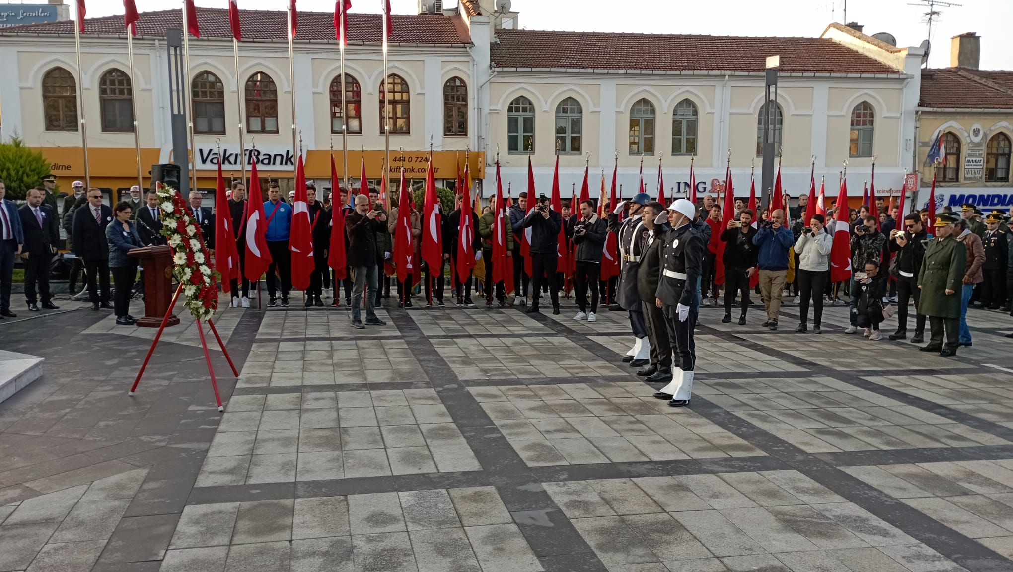 Cumhuriyetimizin Kurucusu Gazi Mustafa Kemal Atatürk ‘ün Ebediyete İntikali’nin 84. Yıl Dönümü Anma Programı Çelenk Sunma Töreni İle Başladı