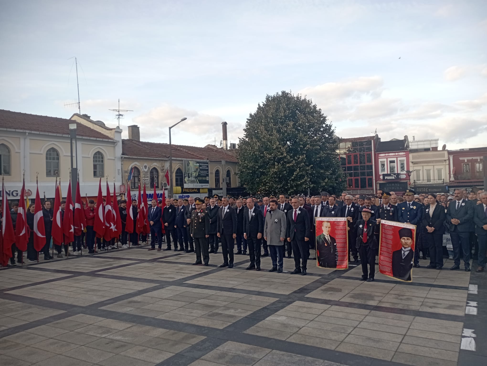 Cumhuriyetimizin Kurucusu Gazi Mustafa Kemal ATATÜRK’ ün Ebediyete İrtihalinin 85.Yılı Münasebetiyle Çelenk Töreni Düzenlendi