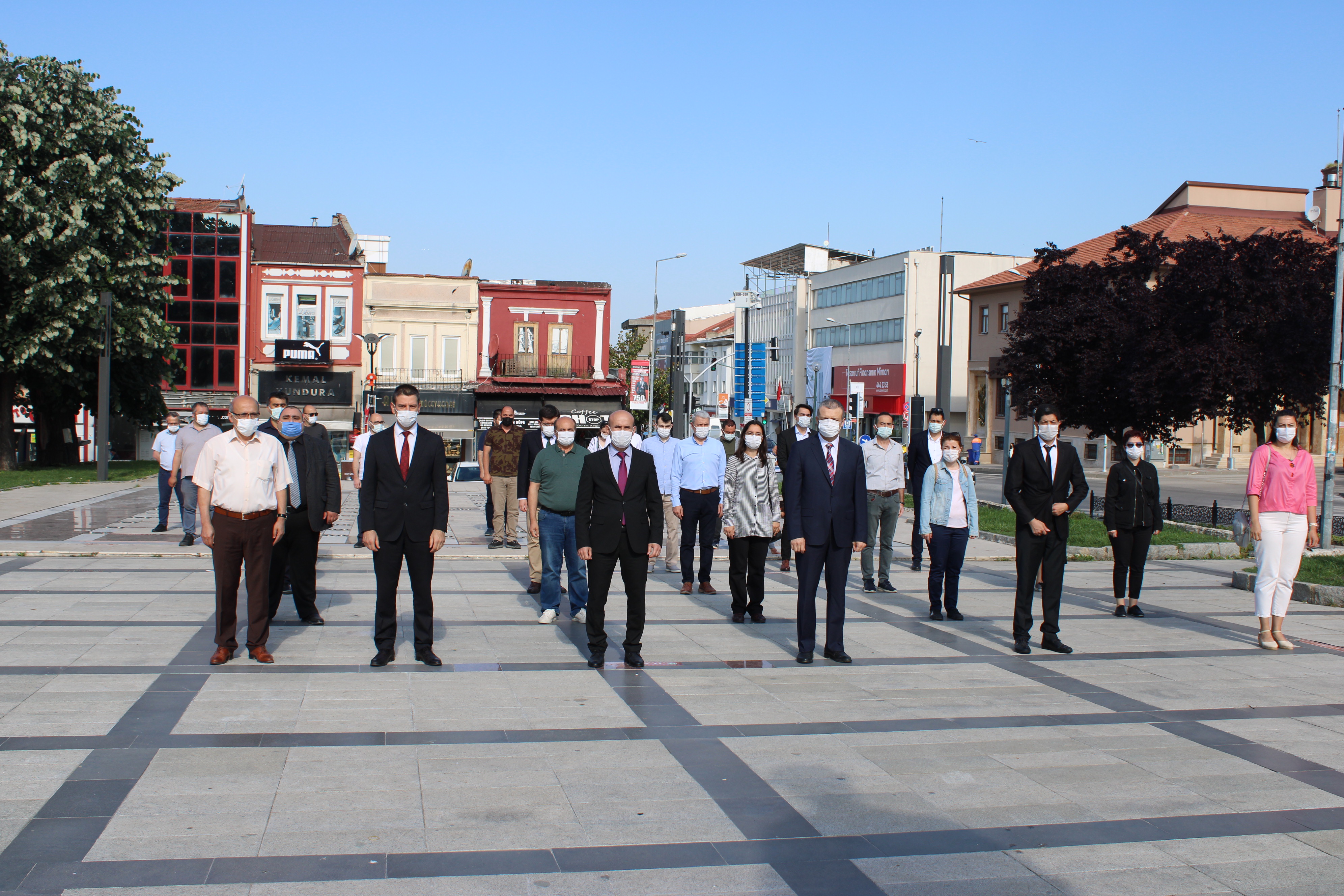 Dünya Çevre Günü Nedeniyle İl Müdürlüğümüzce Atatürk Anıtına Çelenk  Konuldu