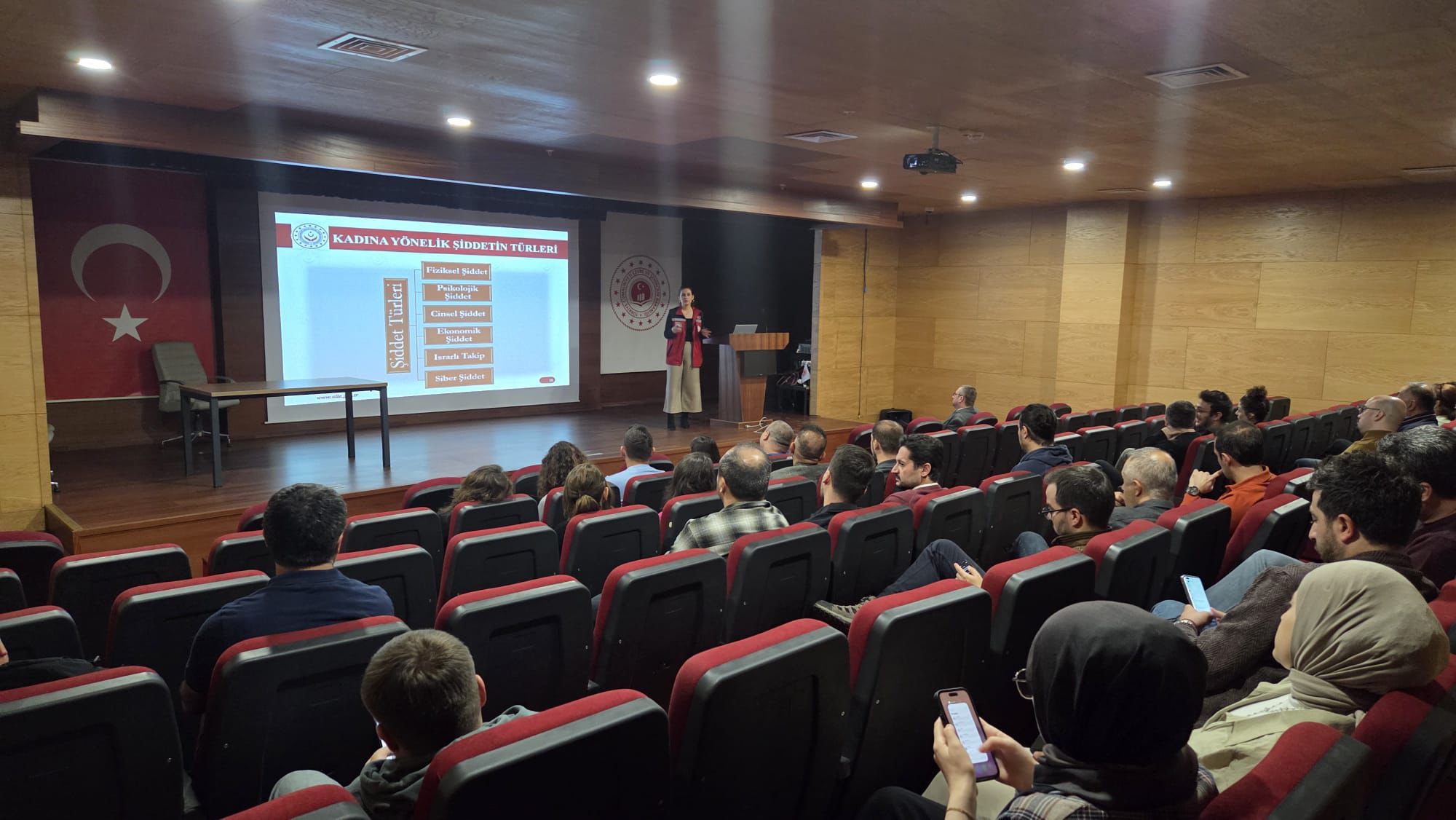 Edirne Aile ve Sosyal Hizmetler İl Müdürlüğüne Bağlı Şiddet Önleme ve İzleme Merkezi (ŞÖNİM) Tarafından “Kadına Yönelik Şiddetle Mücadele Farkındalık Eğitimi” verildi