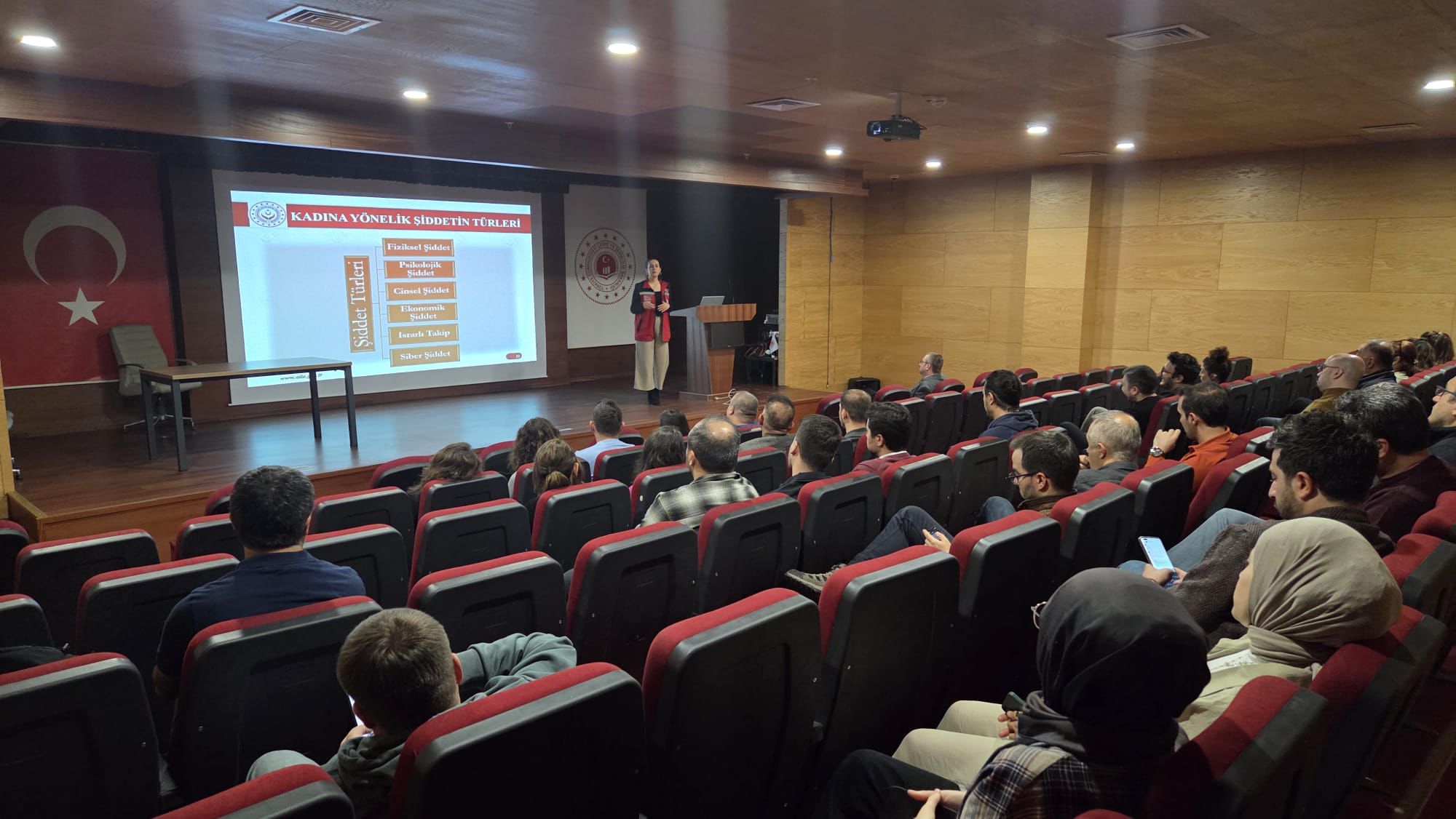 Edirne Aile ve Sosyal Hizmetler İl Müdürlüğüne Bağlı Şiddet Önleme ve İzleme Merkezi (ŞÖNİM) Tarafından “Kadına Yönelik Şiddetle Mücadele Farkındalık Eğitimi” verildi