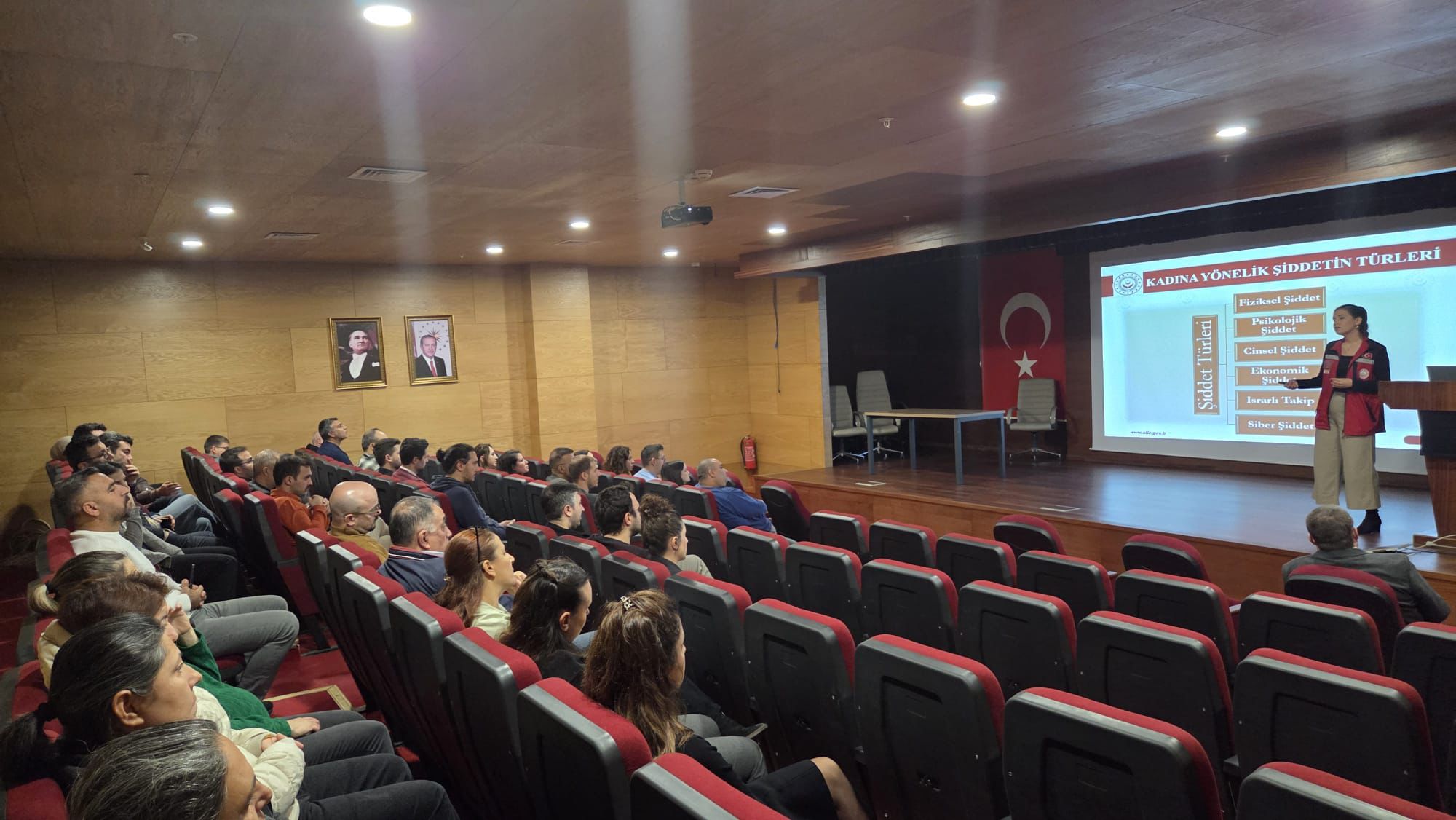 Edirne Aile ve Sosyal Hizmetler İl Müdürlüğüne Bağlı Şiddet Önleme ve İzleme Merkezi (ŞÖNİM) Tarafından “Kadına Yönelik Şiddetle Mücadele Farkındalık Eğitimi” verildi