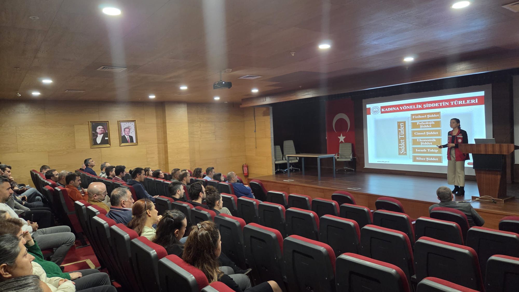 Edirne Aile ve Sosyal Hizmetler İl Müdürlüğüne Bağlı Şiddet Önleme ve İzleme Merkezi (ŞÖNİM) Tarafından “Kadına Yönelik Şiddetle Mücadele Farkındalık Eğitimi” verildi