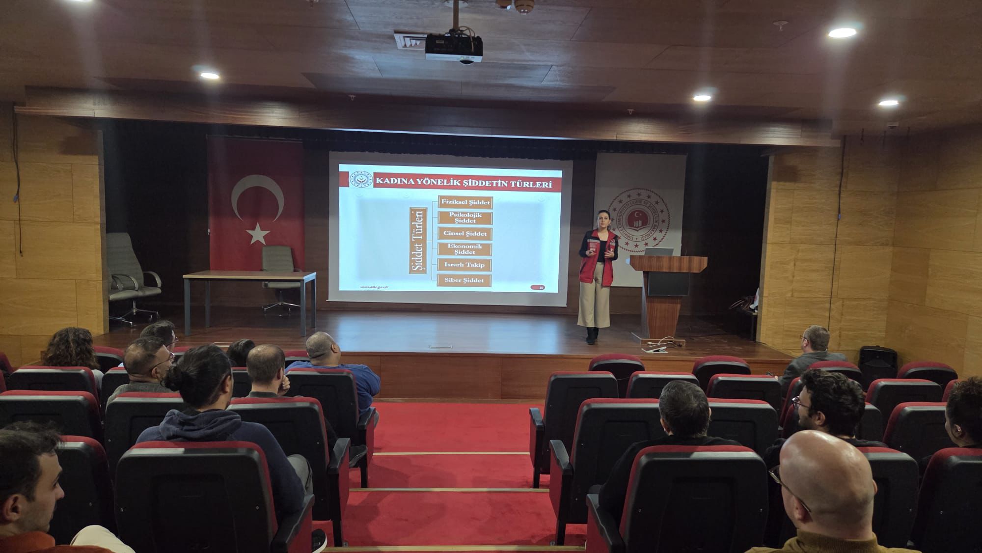 Edirne Aile ve Sosyal Hizmetler İl Müdürlüğüne Bağlı Şiddet Önleme ve İzleme Merkezi (ŞÖNİM) Tarafından “Kadına Yönelik Şiddetle Mücadele Farkındalık Eğitimi” verildi