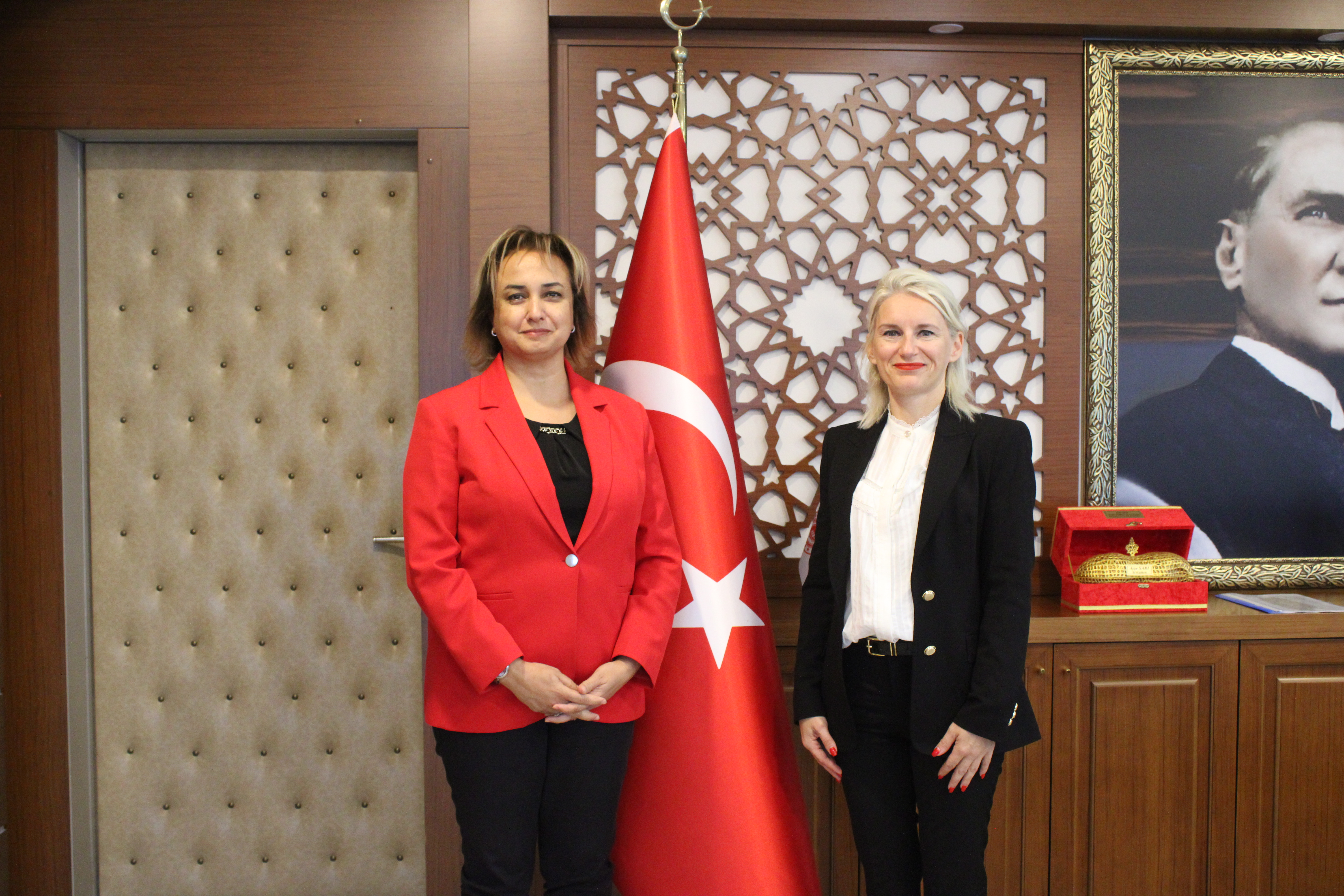 Edirne Olgunlaşma Enstitüsü Müdürü Sayın Meltem ÜRETMEN İl Müdürümüz Sayın Ayşe SARI’ ya Ziyarette Bulundu