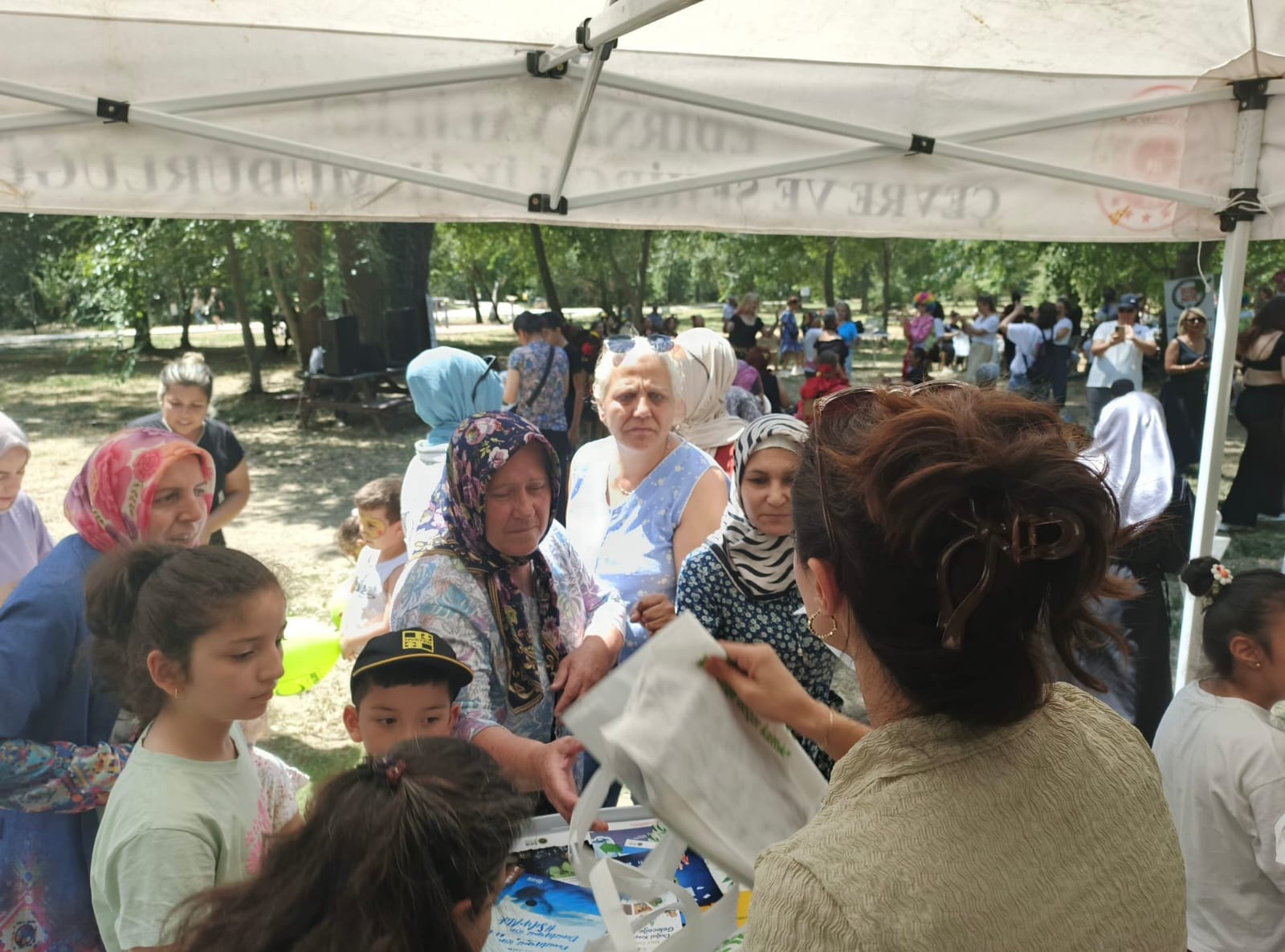 Edirne Sosyal Yardımlaşma ve Dayanışma Vakfının Millet Bahçesinde SODAM Kursiyerlerine Yönelik Düzenlediği Etkinliğe Müdürlüğümüzce Katılım Sağlanmıştır.