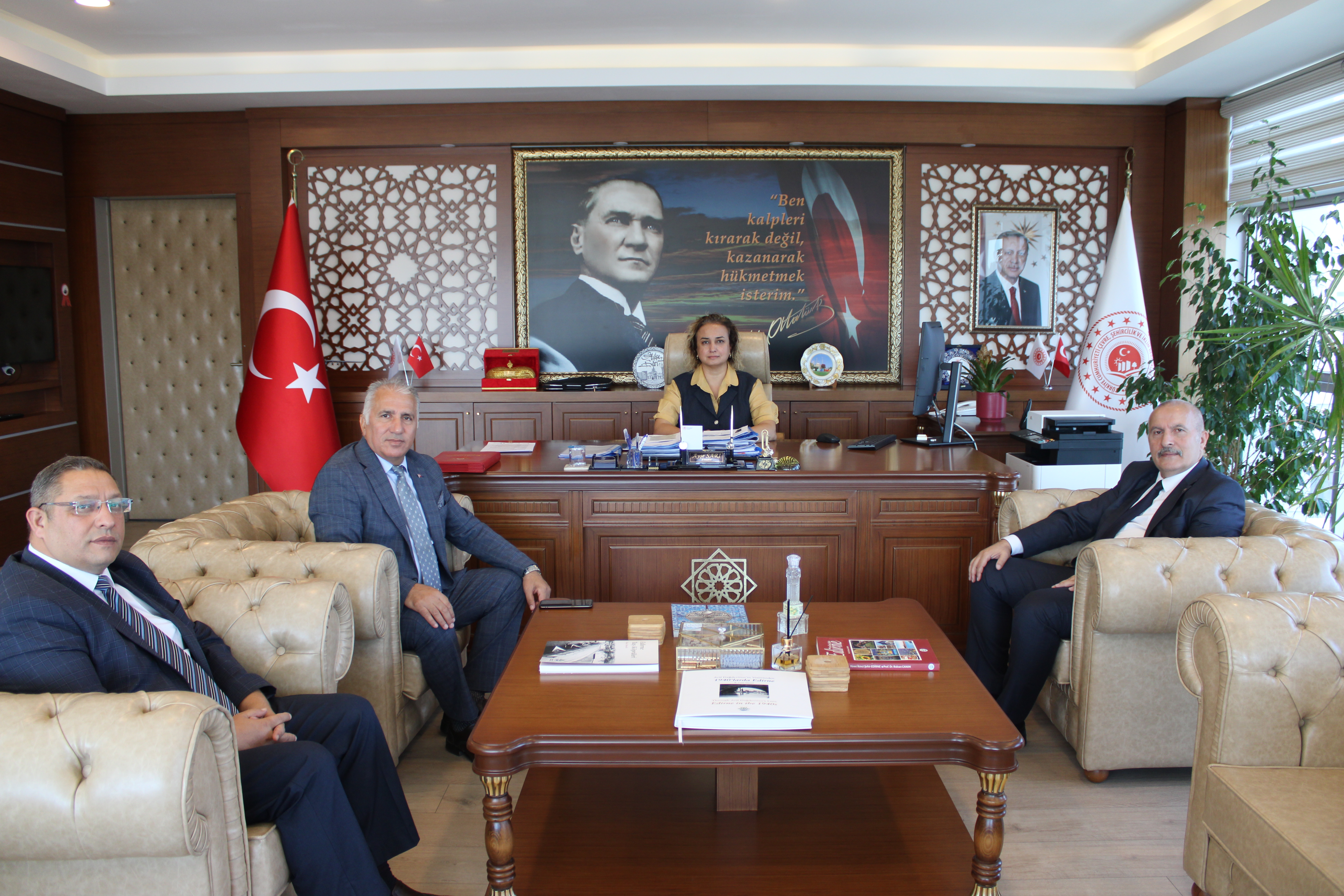 Edirne Ticaret İl Müdürü Sayın Mustafa KURT, İl Sivil Toplumla İlişkiler Müdürü Sayın Celali KOÇ ve İl Planlama ve Koordinasyon Müdürü Sayın Hasan ALTUNDAĞ İl Müdürümüz Sayın Ayşe SARI’ ya Ziyarette Bulundu