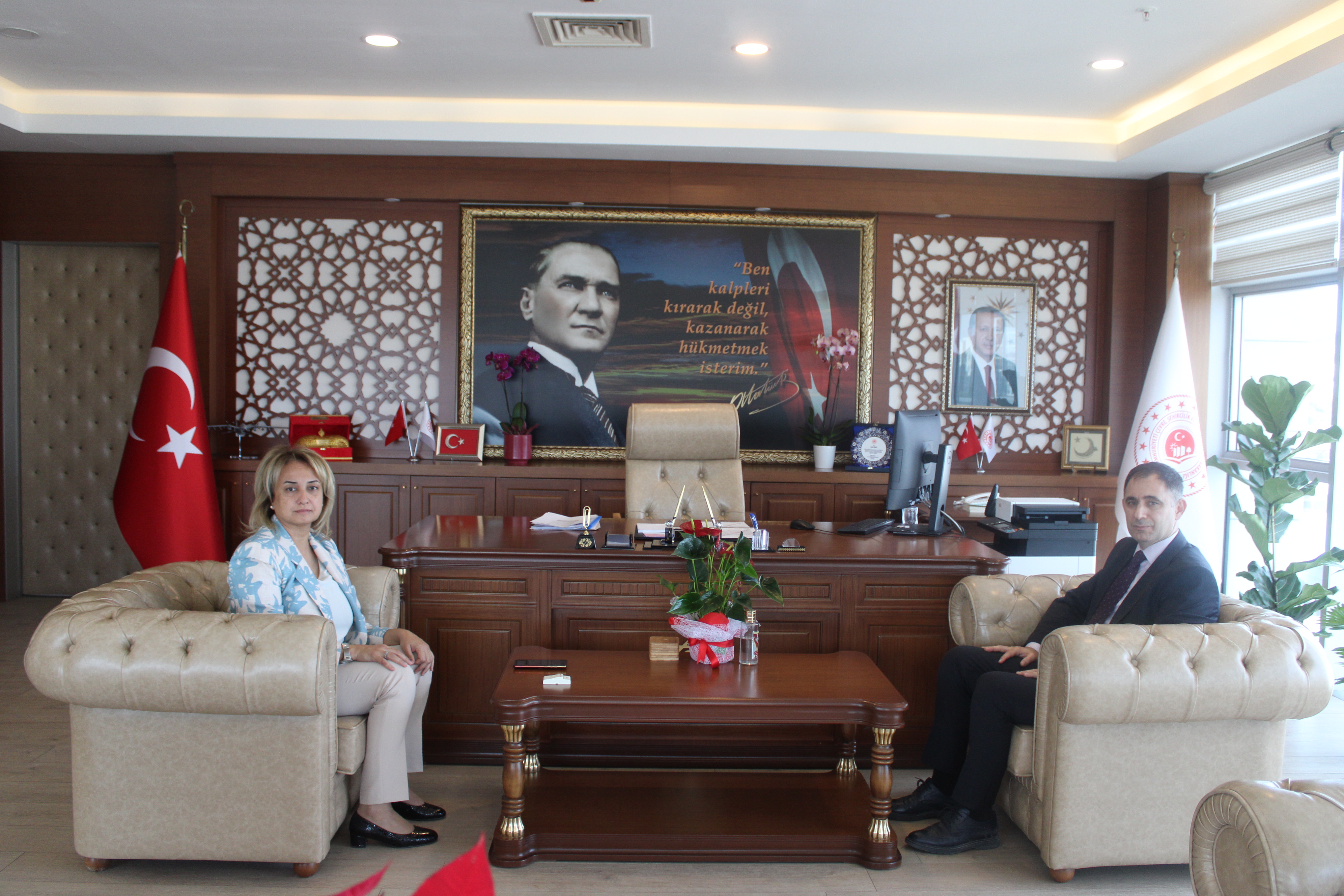 Edirne Vakıflar Bölge Müdürü Sayın Ahmet SARAÇ İl Müdürümüz Sayın Ayşe SARI’ ya Hayırlı Olsun Ziyaretinde Bulundu