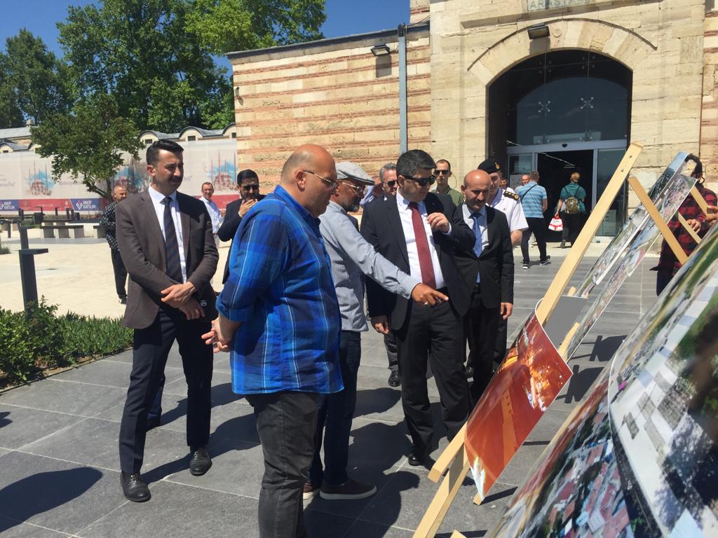 Edirne Valimiz Sayın Hüseyin Kürşat KIRBIYIK, Selimiye Camii Ve Çevresi Kentsel Dönüşüm Ve Peyzaj Düzenlemesi Kapsamında   İl Müdürümüz Sayın Engin ÖZTÜRK Ve Yetkili Teknik Personellerden Bilgi Alarak Yapılan Çalışmaları  Yerinde İncelediler