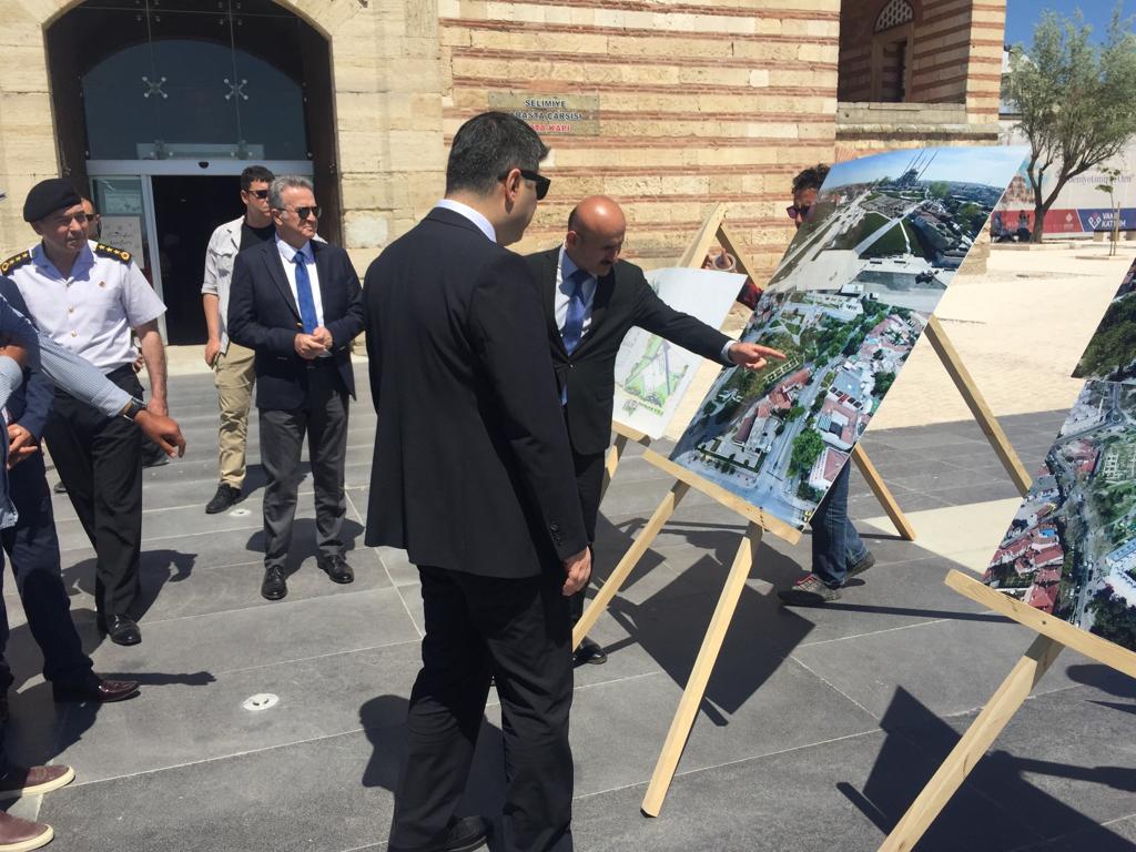 Edirne Valimiz Sayın Hüseyin Kürşat KIRBIYIK, Selimiye Camii Ve Çevresi Kentsel Dönüşüm Ve Peyzaj Düzenlemesi Kapsamında   İl Müdürümüz Sayın Engin ÖZTÜRK Ve Yetkili Teknik Personellerden Bilgi Alarak Yapılan Çalışmaları  Yerinde İncelediler