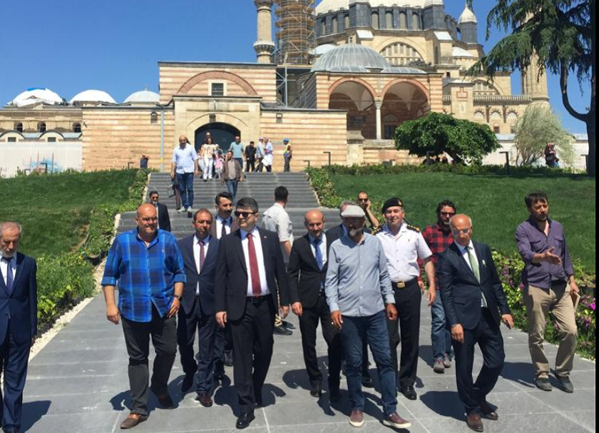 Edirne Valimiz Sayın Hüseyin Kürşat KIRBIYIK, Selimiye Camii Ve Çevresi Kentsel Dönüşüm Ve Peyzaj Düzenlemesi Kapsamında   İl Müdürümüz Sayın Engin ÖZTÜRK Ve Yetkili Teknik Personellerden Bilgi Alarak Yapılan Çalışmaları  Yerinde İncelediler