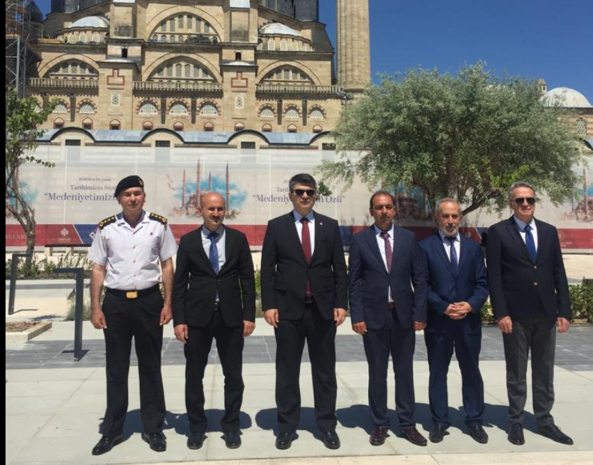 Edirne Valimiz Sayın Hüseyin Kürşat KIRBIYIK, Selimiye Camii Ve Çevresi Kentsel Dönüşüm Ve Peyzaj Düzenlemesi Kapsamında   İl Müdürümüz Sayın Engin ÖZTÜRK Ve Yetkili Teknik Personellerden Bilgi Alarak Yapılan Çalışmaları  Yerinde İncelediler