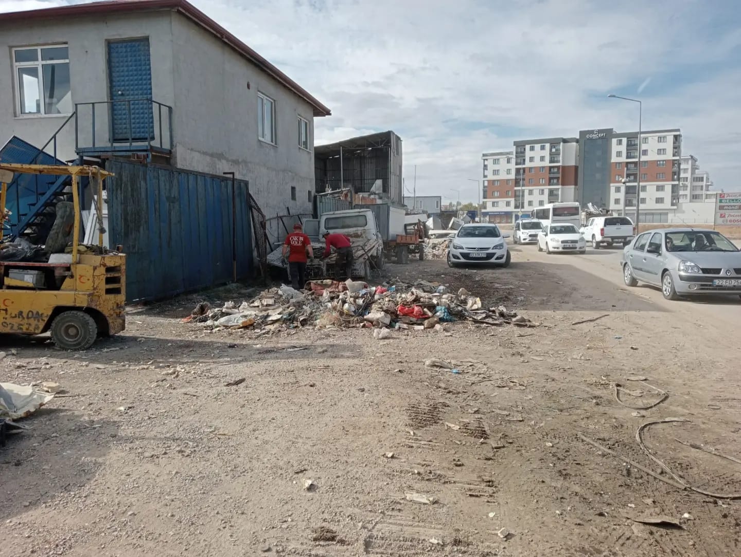 Güney Çevre Yolunda Bulunan Hurdacılara Ait Atıklar Kaldırılıyor