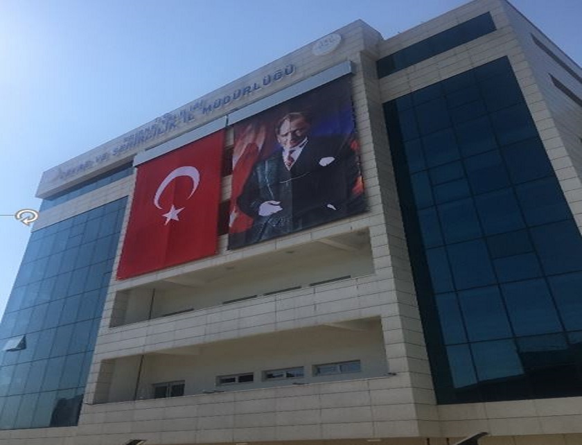 Hizmet Binamız Dış Cephesine Bayrak ve Poster Sistemi Uygulaması Yapıldı