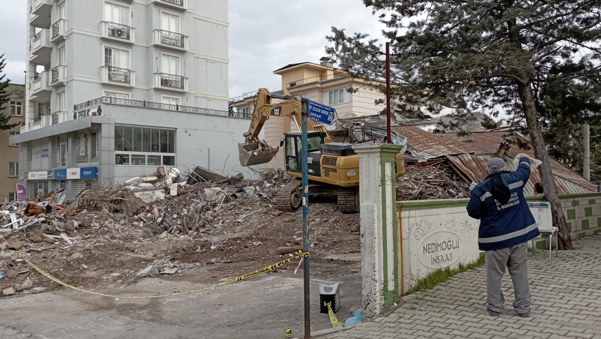 İl Müdürlüğümüz Ekipleri Deprem Bölgesindeki Enkaz Kaldırma Çalışmalarında da Görev Başında
