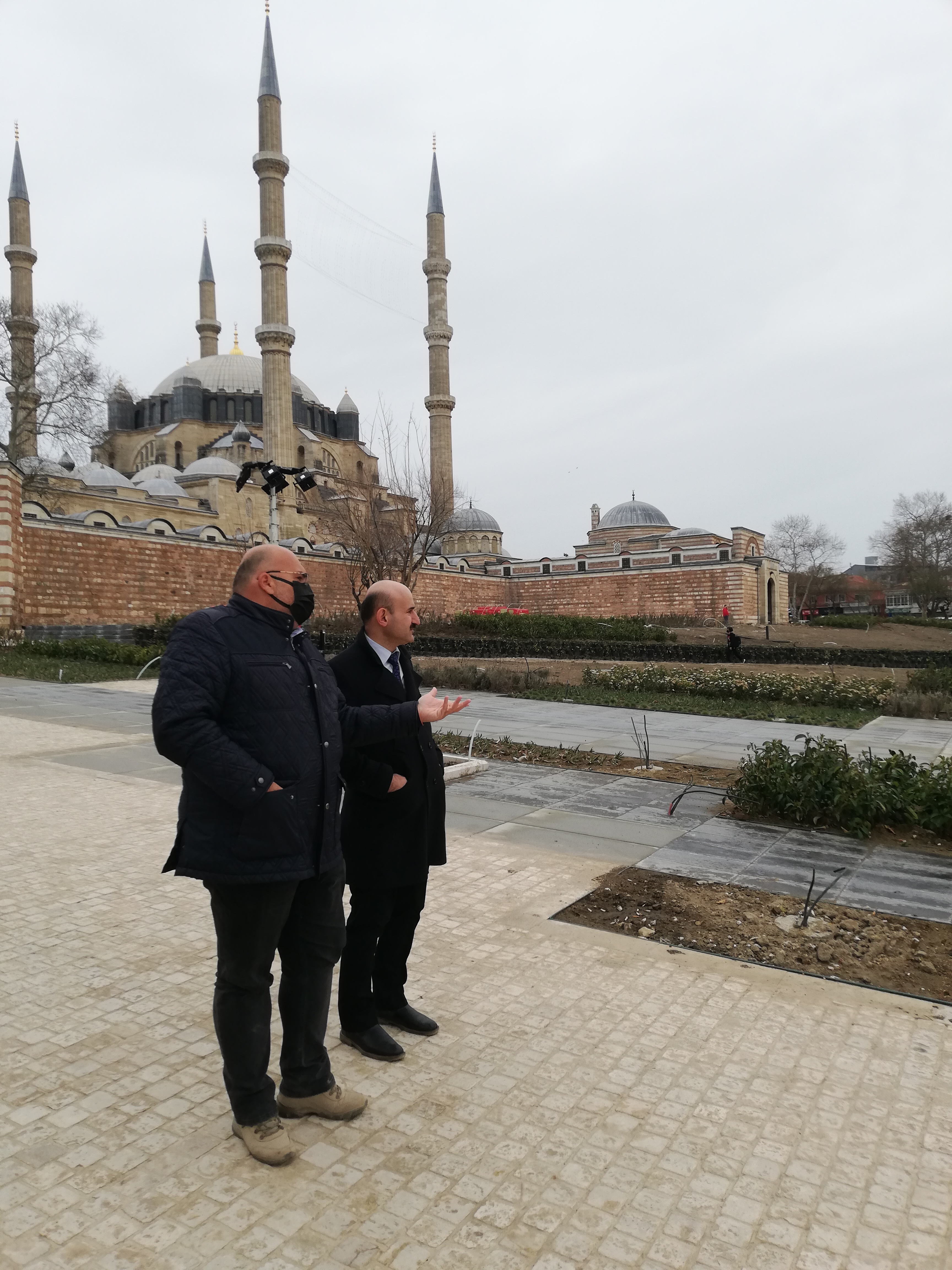 İl Müdürümüz Sayın Engin ÖZTÜRK Selimiye Camii ve Çevresi Kentsel Tasarım ve Peyzaj Düzenlemesi Sahasında İncelemelerde Bulundu