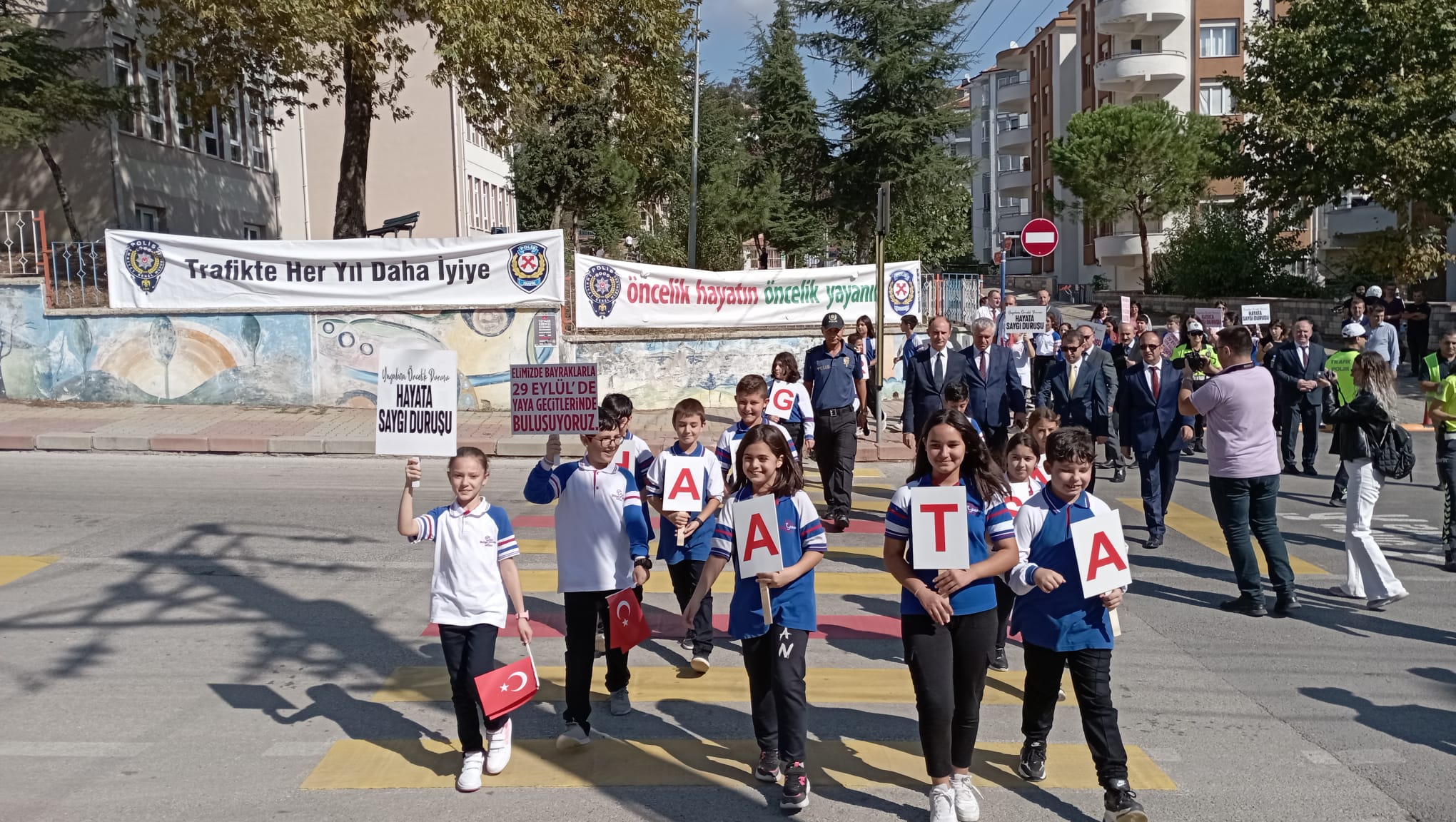 İl Müdürümüz Sayın Engin ÖZTÜRK ” Yayalara Öncelik Duruşu , HAYATA SAYGI DURUŞU “ Sloganıyla Düzenlenen Farkındalık Etkinliğine Katıldılar