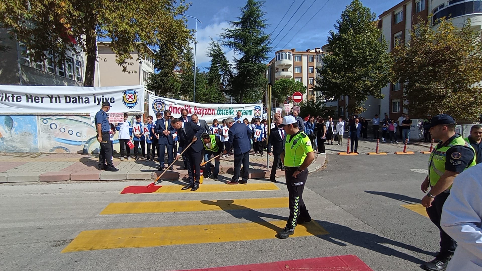 İl Müdürümüz Sayın Engin ÖZTÜRK ” Yayalara Öncelik Duruşu , HAYATA SAYGI DURUŞU “ Sloganıyla Düzenlenen Farkındalık Etkinliğine Katıldılar