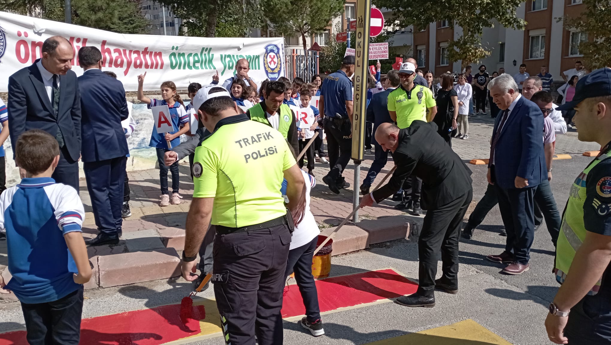 İl Müdürümüz Sayın Engin ÖZTÜRK ” Yayalara Öncelik Duruşu , HAYATA SAYGI DURUŞU “ Sloganıyla Düzenlenen Farkındalık Etkinliğine Katıldılar