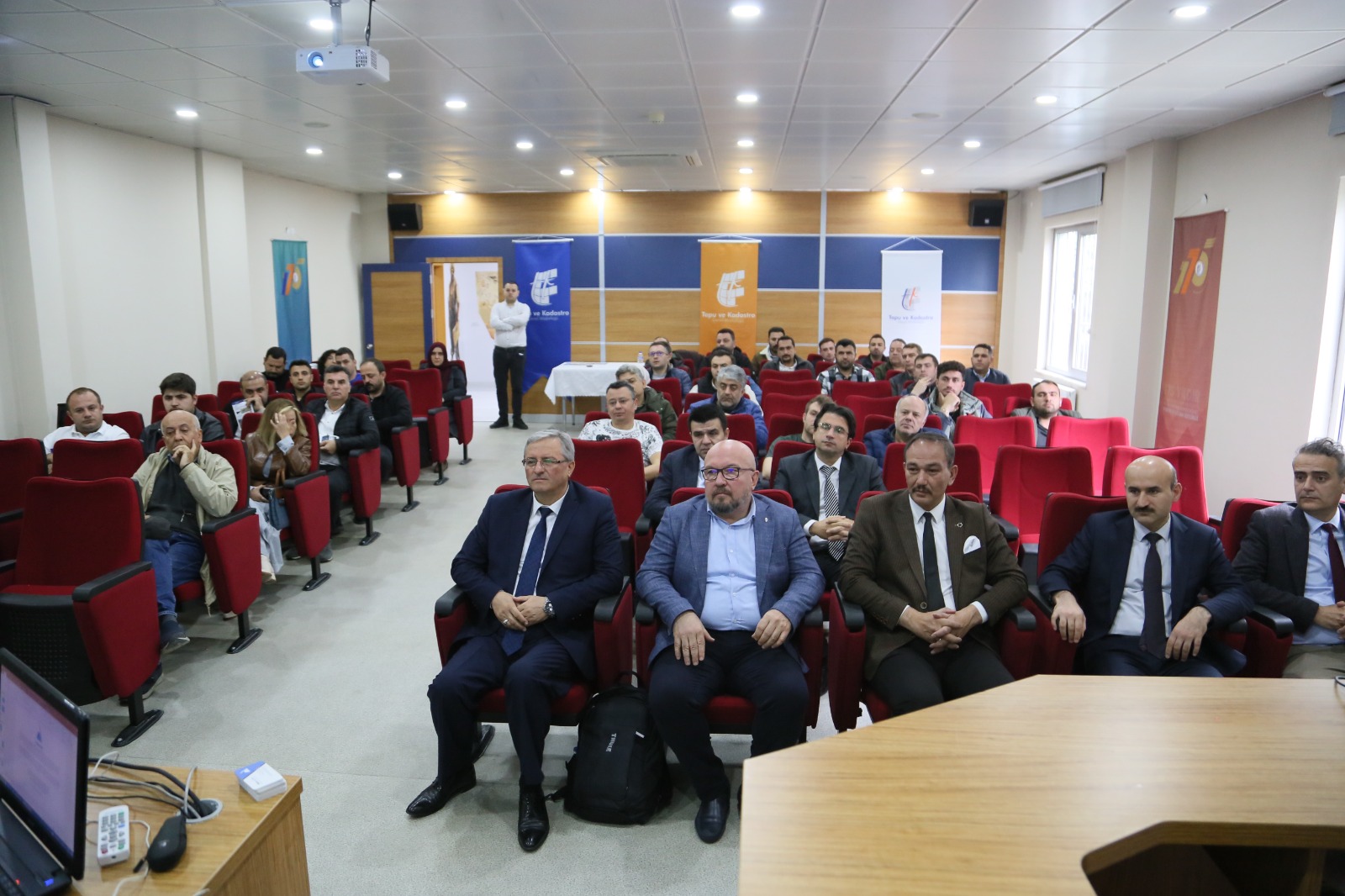 İl Müdürümüz Sayın Engin ÖZTÜRK Ve İlgili Teknik Personellerimiz Edirne Tapu ve Kadastro XIV.Bölge Müdürlüğünde  Düzenlenen “Lidarla Arazi Ölçümü” Bilgilendirme  Sunumuna  Katıldılar