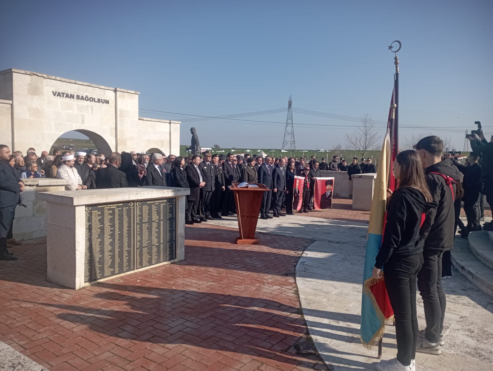 İl Müdürümüz Sayın Engin ÖZTÜRK “18 Mart Şehitler Günü” Dolayısıyla Asker Hastanesi Şehitliğinde Düzenlenen Çelenk Sunma Törenine Katıldı