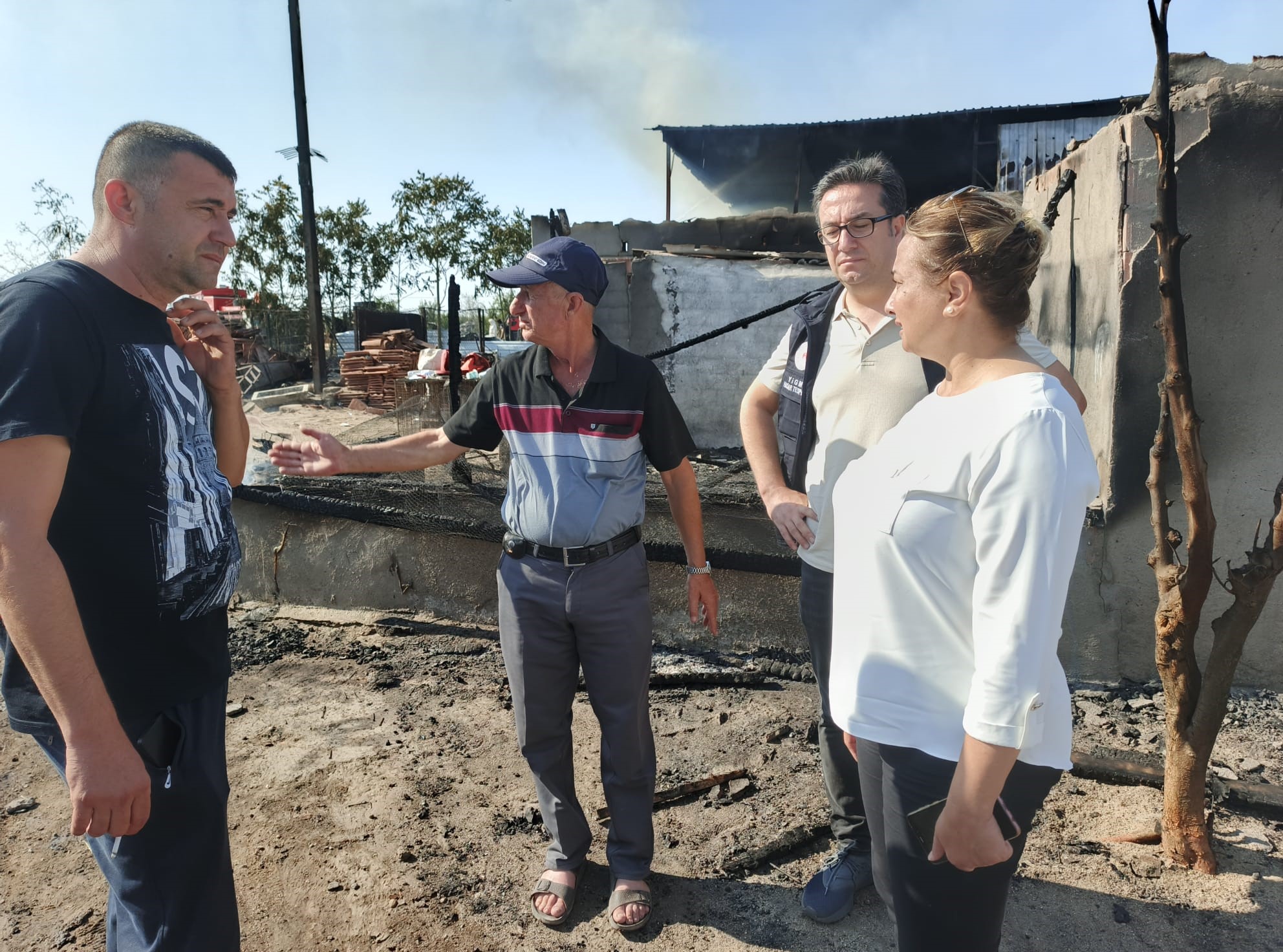 İl Müdürümüz Sayın Ayşe Sarı, İl Müdür Yardımcımız Taner NURLU, Afet Koordinasyon , İskan Şube Müdürü Aydın Zerdali ve İlgili Teknik Personelimizin de Katılımı ile Merkez Karayusuf Köyünde Çıkan Yangın Bölgesinde İncelemelerde Bulunulmuştur