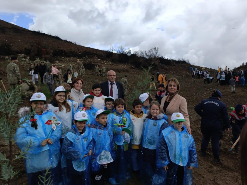 İl Müdürümüz Sayın Ayşe SARI, Milli Emlak Müdürü Sayın Kemal ALICI ve Çevre Yönetimi ve Denetimi Şube Personellerimiz 