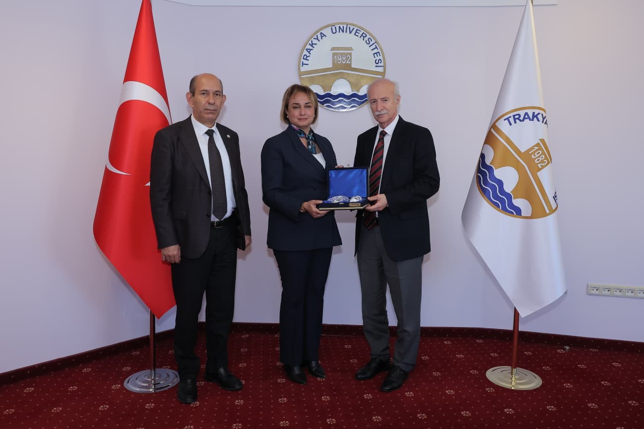 İl Müdürümüz Sayın Ayşe SARI, Trakya Üniversitesi Rektörü Prof. Dr. Sayın Mustafa HATİPLER'e Ziyarette Bulundu. Sayın Rektörümüze Ziyaretimizdeki nezaketinden dolayı teşekkür ederiz