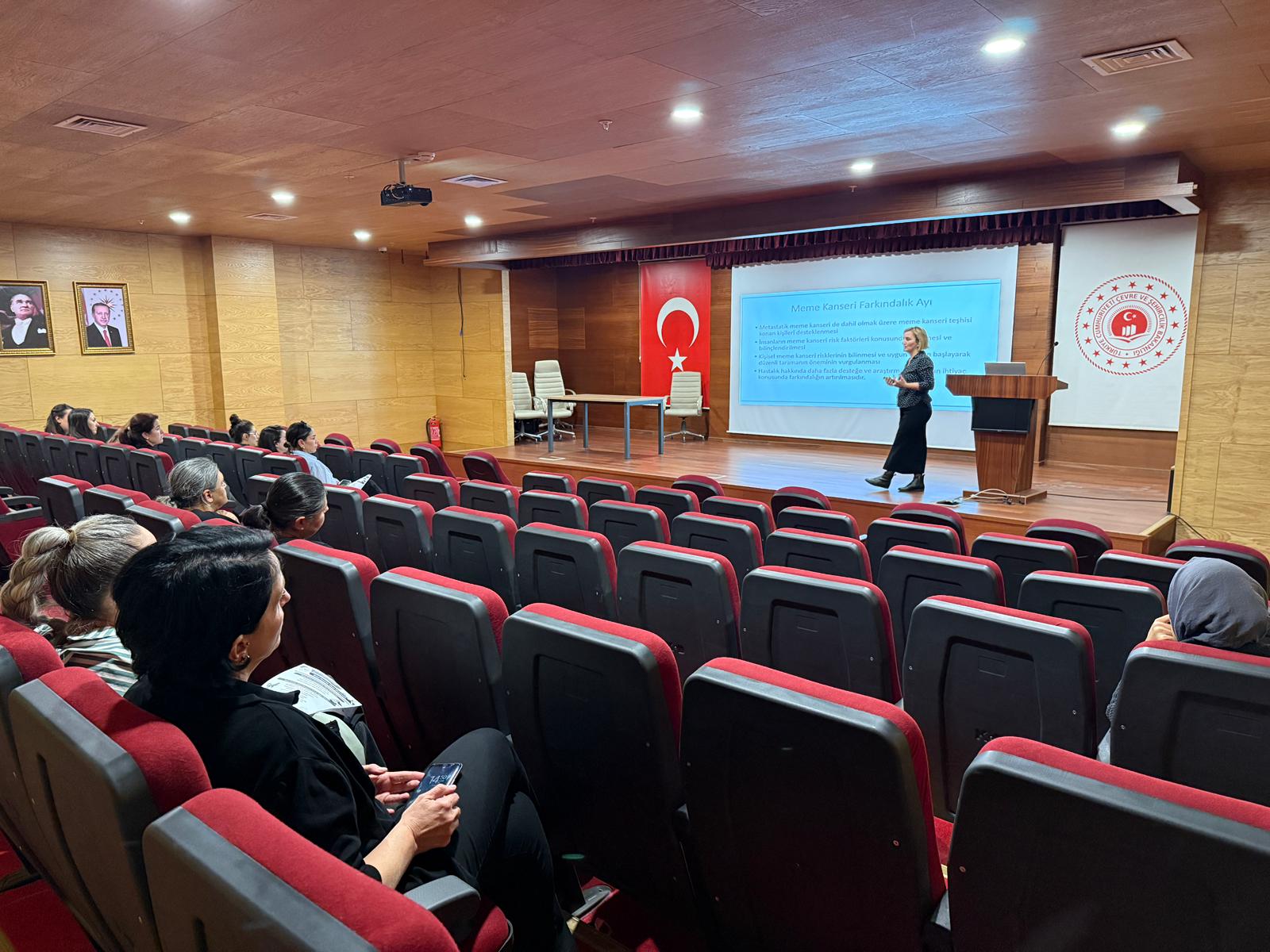 İl Sağlık Müdürlüğü Tarafından Kurumumuz Konferans Salonunda Meme Kanseri Farkındalık Ayı  Etkinlikleri Kapsamında Bir Eğitim  Gerçekleştirildi