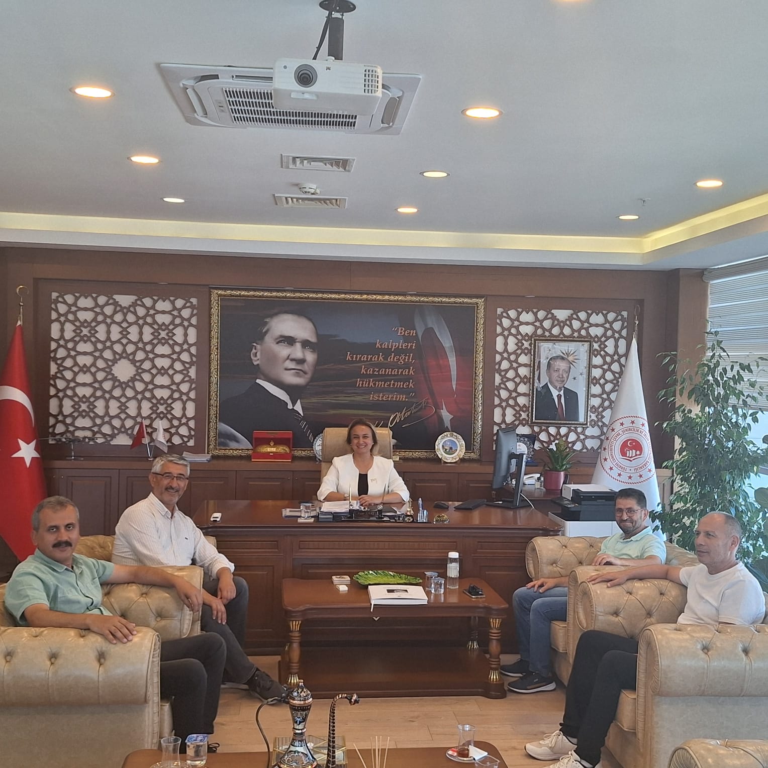 Memur-Sen Osmaniye Şb.Bşk. Sayın Mahmut KAHRAMAN , Osmaniye İl Milli Eğitim Müd. Yard. Sayın Mulla KATIK, Eğitim-Bir-Sen Osmaniye Şb  Bşk. Yard. Sayın Bülent KURT ve Memur –Sen Edirne Şb Bşk. Erdinç DALGIÇ İl Müdürümüz Sayın Ayşe SARI'yı Ziyaret Ettiler
