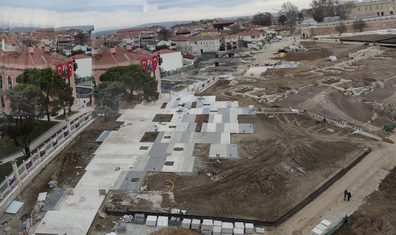 Selimiye Camii ve Çevresi Kentsel Tasarım ve Peyzaj Düzenlemesi İşinde, 1. Etap ve 2. Etap Çalışmaları Kapsamında Düzenleme İşleri Devam Etmektedir