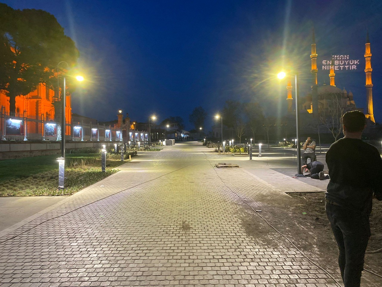 Selimiye Camii ve Çevresi Kentsel Tasarım ve Peyzaj Düzenlemesi İşinde, 1. Etap ve 2. Etap Çalışmaları Kapsamında Bir Gece Görüntüsü