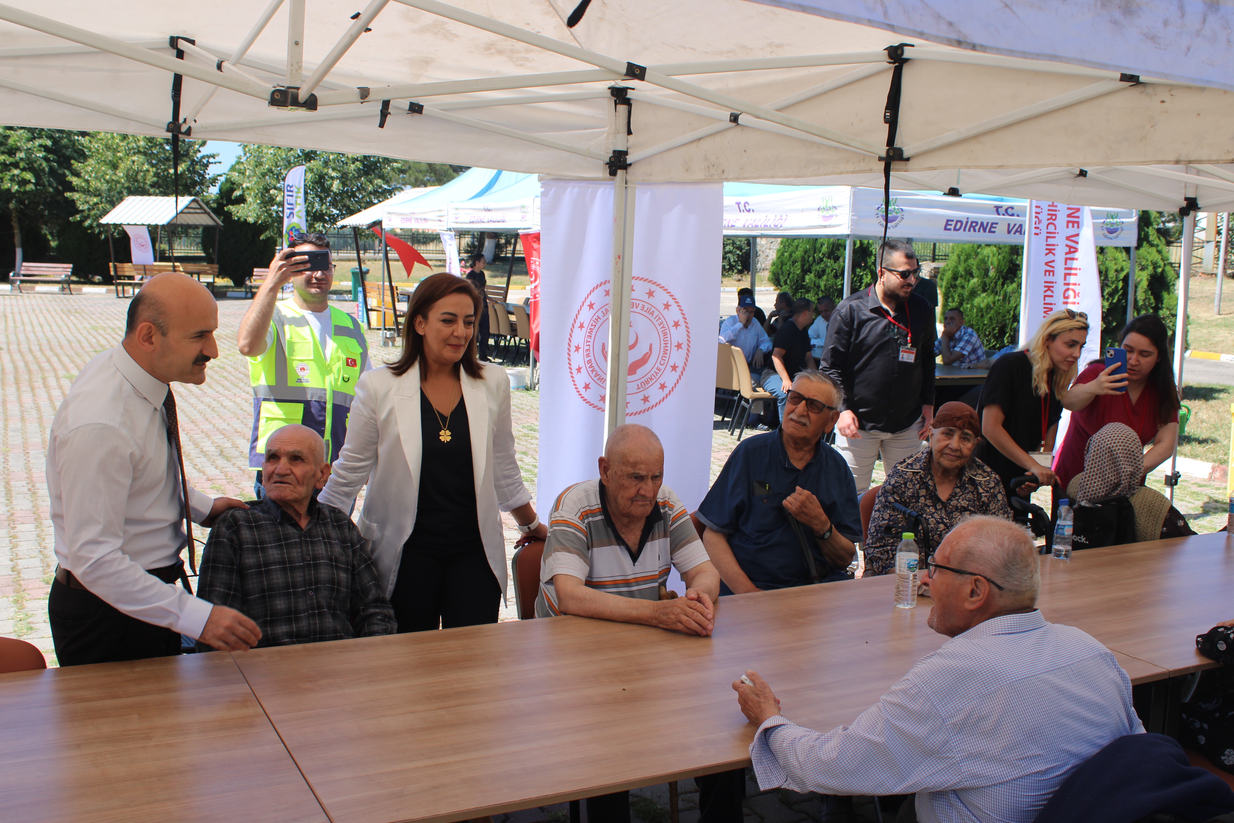 Türkiye Çevre Haftası Etkinlikleri Kapsamında Uzunköprü'de Yaşlı Bakım ve Rehabilitasyon Merkezi Ziyaret Edildi