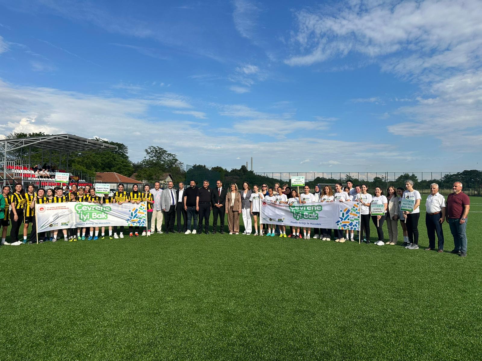 Türkiye Çevre Haftası Etkinlikleri Kapsamında Karaağaç Ardaspor Kadın Futbol Takımı ile Edirne Çevre,Şehircilik ve İklim Değişikliği İl Müdürlüğümüz Kadın Futbol Takımı Arasında Dostluk  Maçı Oynandı
