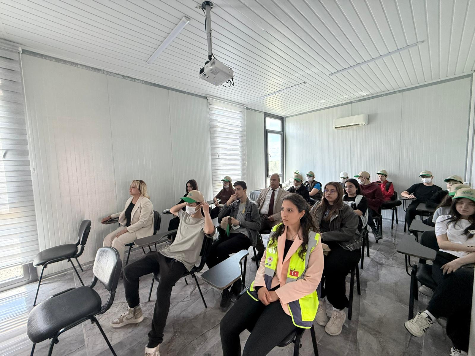 Türkiye Çevre Haftası kutlamaları kapsamında Edirne Entegre Katı Atık Bertaraf Tesisi ve Tıbbi Atık Sterilizasyon Tesisinde Lise ve Üniversite öğrencilerinin katılımıyla teknik gezi düzenlenmiştir