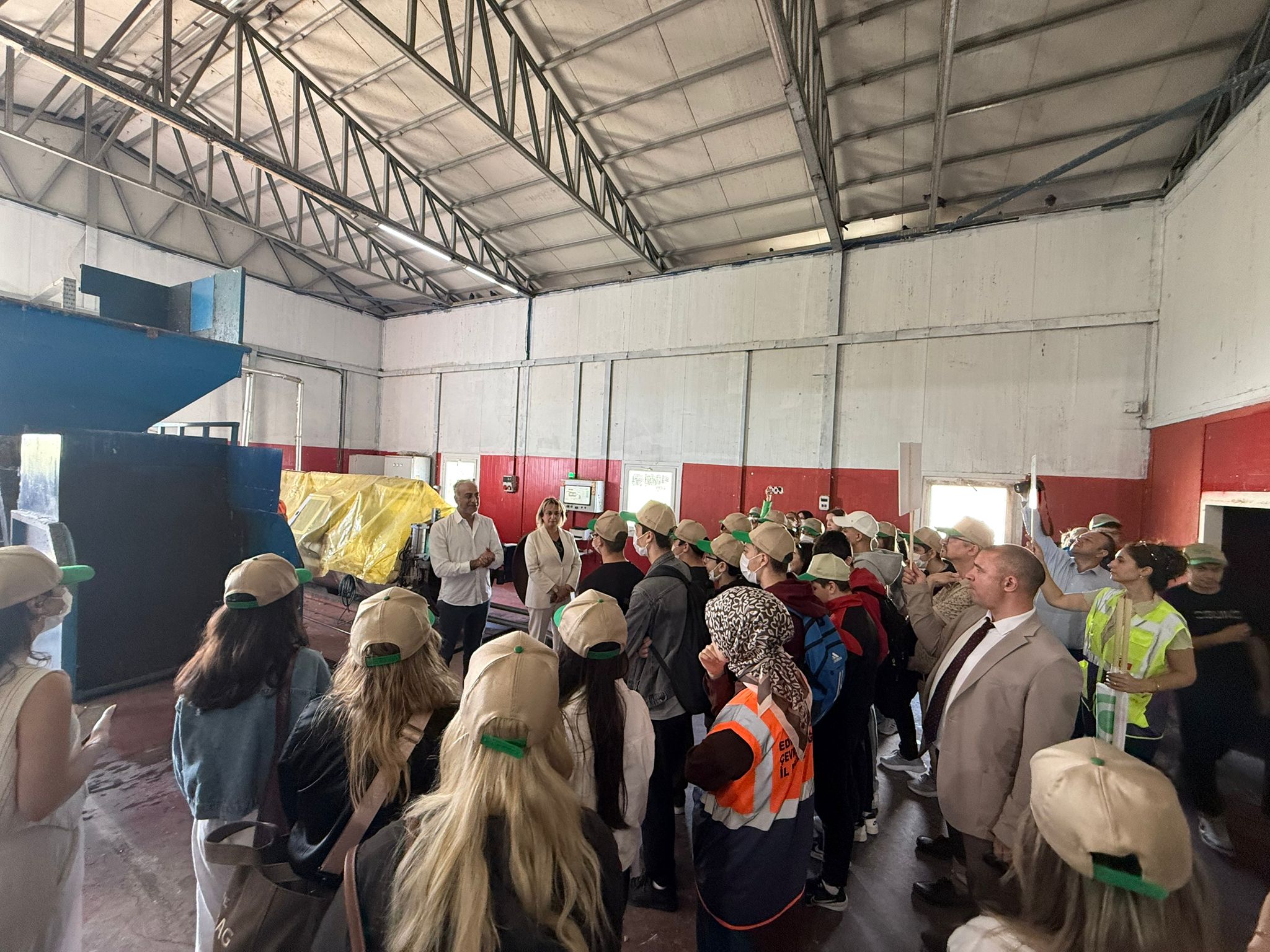 Türkiye Çevre Haftası kutlamaları kapsamında Edirne Entegre Katı Atık Bertaraf Tesisi ve Tıbbi Atık Sterilizasyon Tesisinde Lise ve Üniversite öğrencilerinin katılımıyla teknik gezi düzenlenmiştir