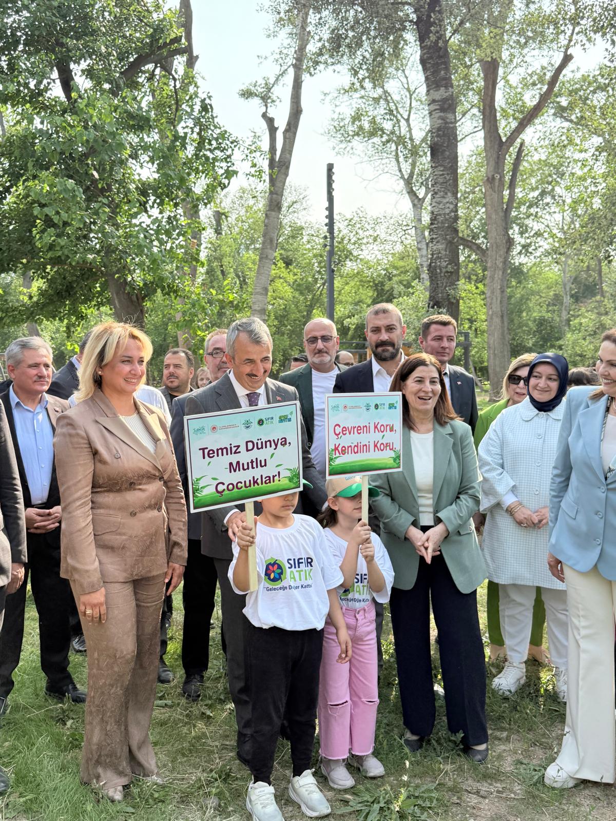 Türkiye Çevre Haftası etkinlikleri Valimiz Sayın Yunus SEZER' in ve İl Protokolünün katılımlarıyla vatandaşın kullanımına açılan Söğütlük Millet Bahçesinde gerçekleştirildi.