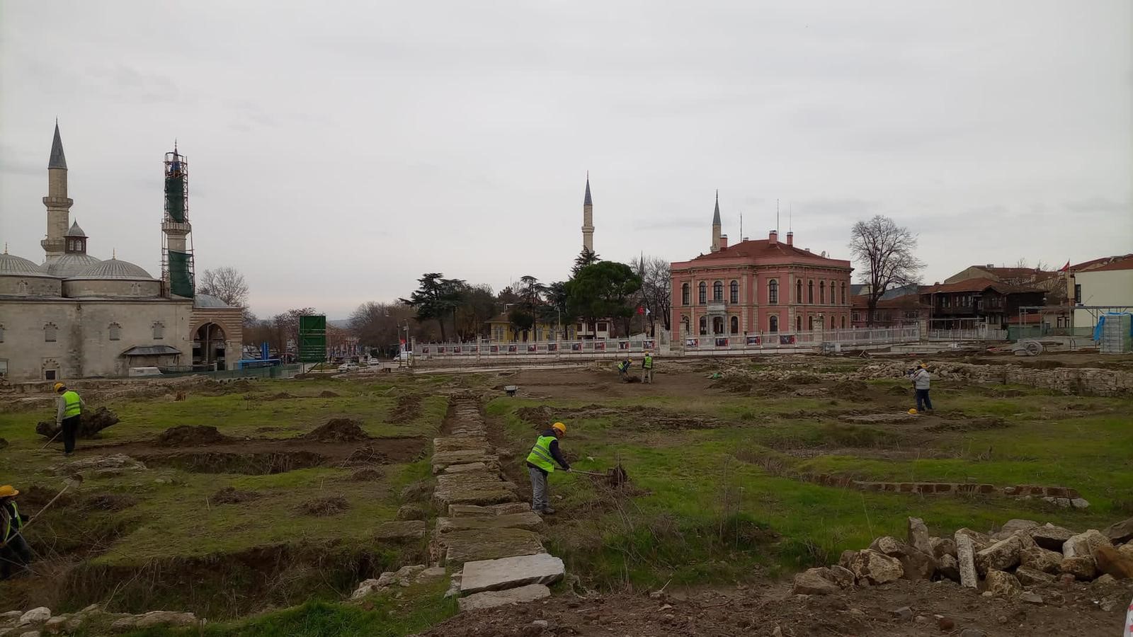 Yapımı Devam Eden, Selimiye Camii ve Çevresi Kentsel Tasarım ve Peyzaj Düzenlemesi İşinde, 1. Etap ve 2. Etap Çalışmaları Aralıksız Devam Ediyor