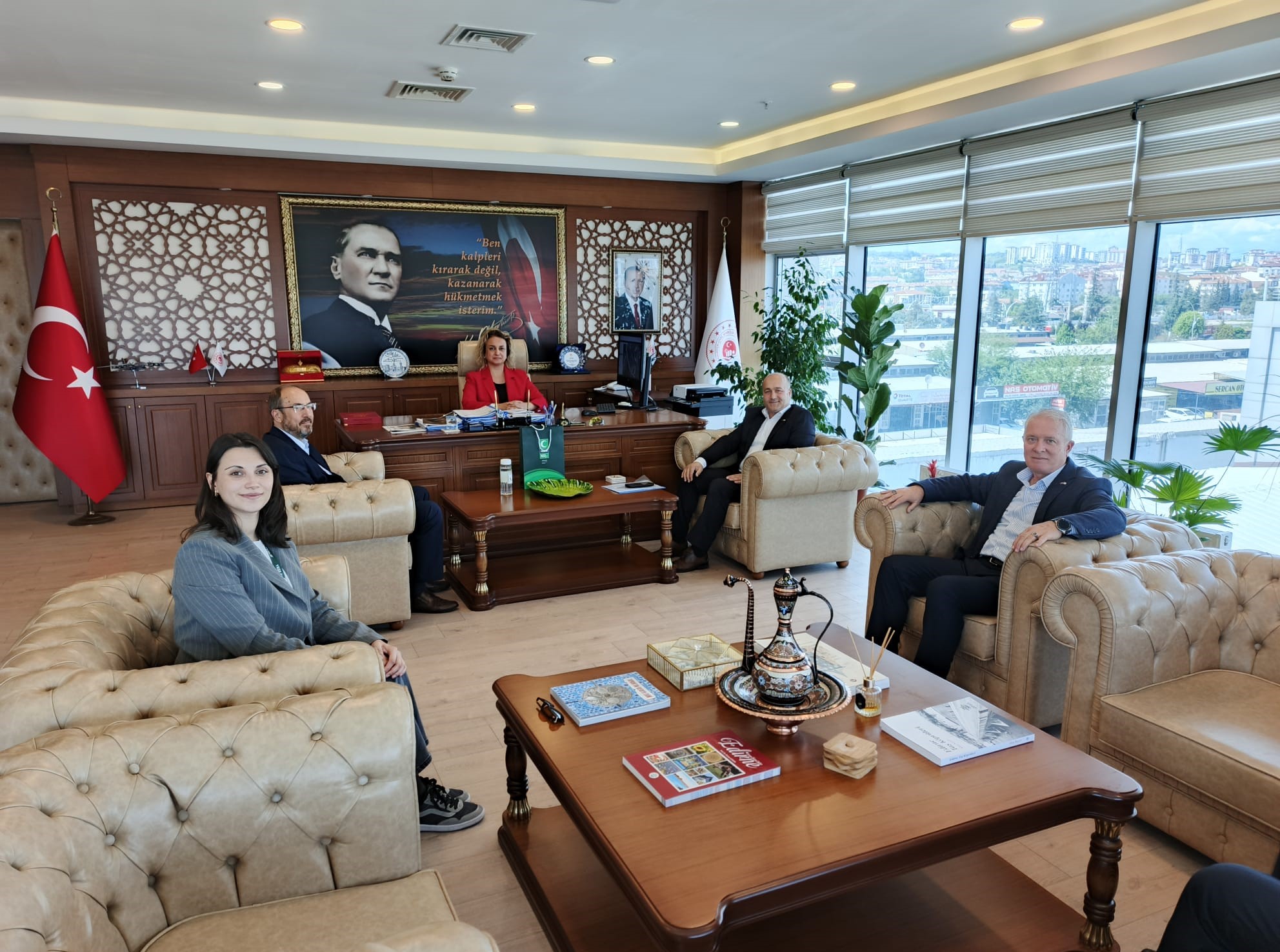 YEŞİLAY Edirne Şube Başkanı Sayın Müzekka Bayrak ve Yönetim Kurulu Üyeleri İl Müdürümüz Sayın Ayşe SARI’ ya Ziyarette Bulundular