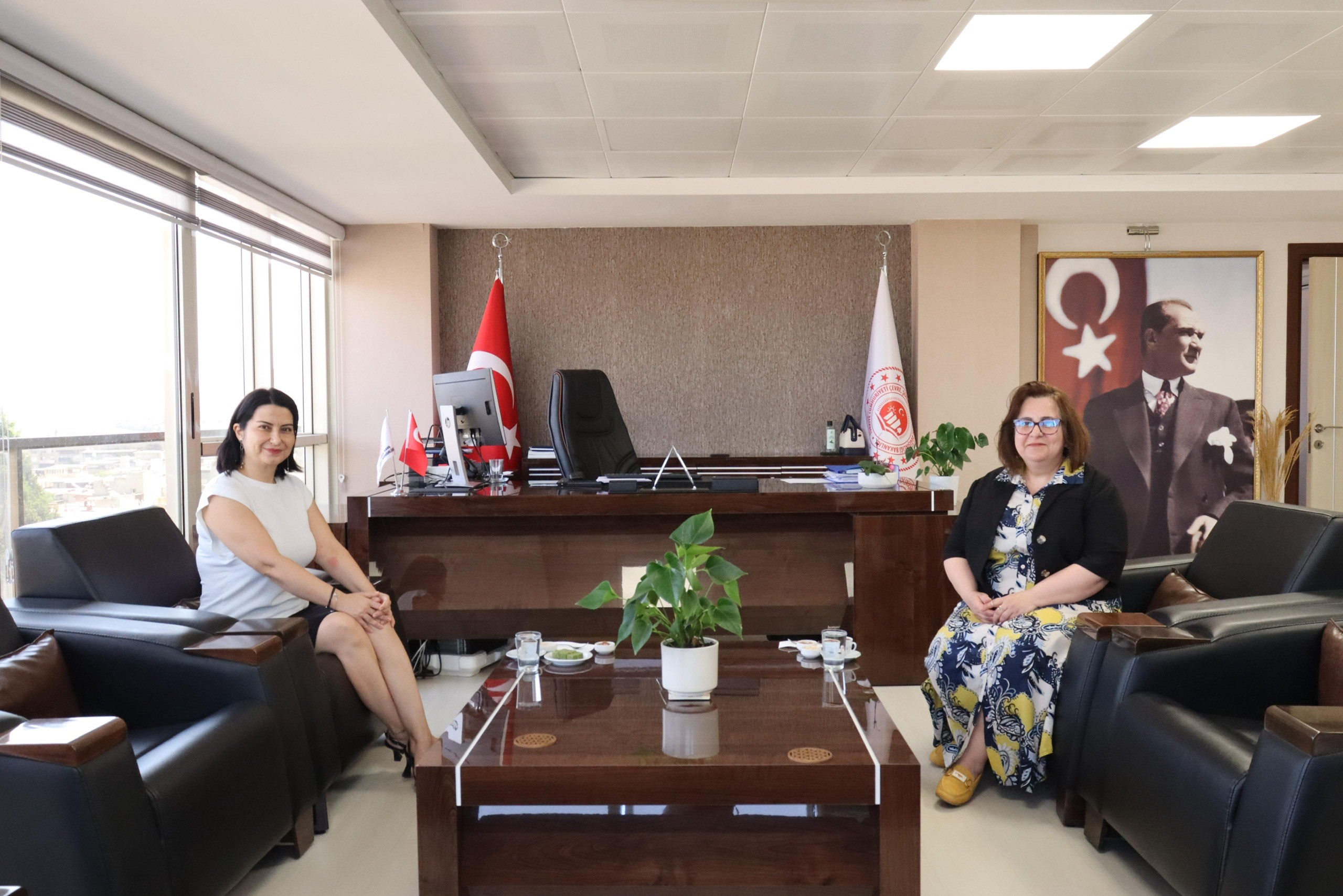 ÇEVRE, ŞEHİRCİLİK VE İKLİM DEĞİŞİKLİĞİ BAKANLIĞI BAKAN MÜŞAVİRİ SN. SALİHA ÖZÇINAR'IN MÜDÜRLÜĞÜMÜZE ZİYARETİ