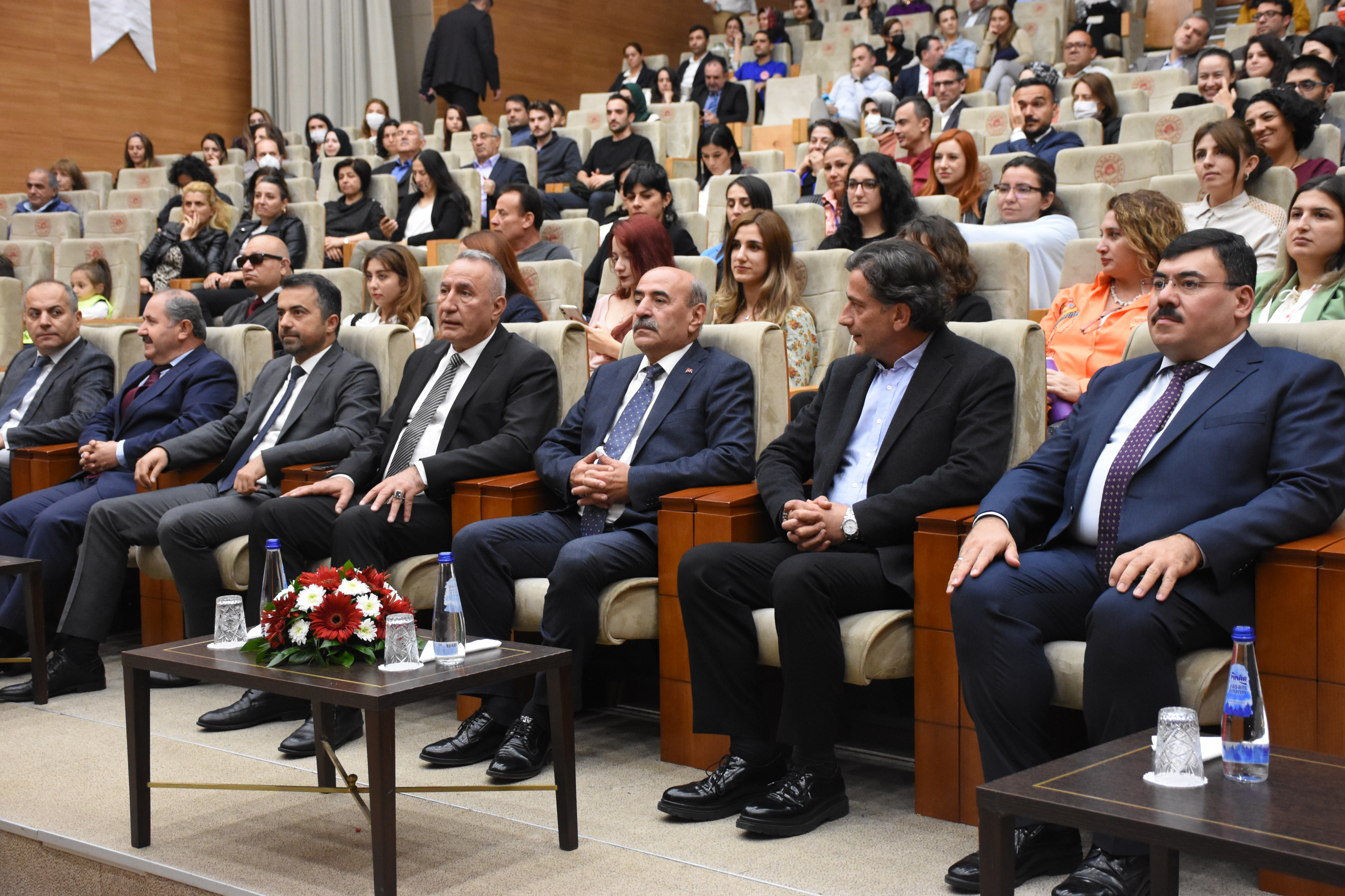 ‘ÇEVRE İLE KONUŞMAK’ KONULU KONFERANS YAPILDI