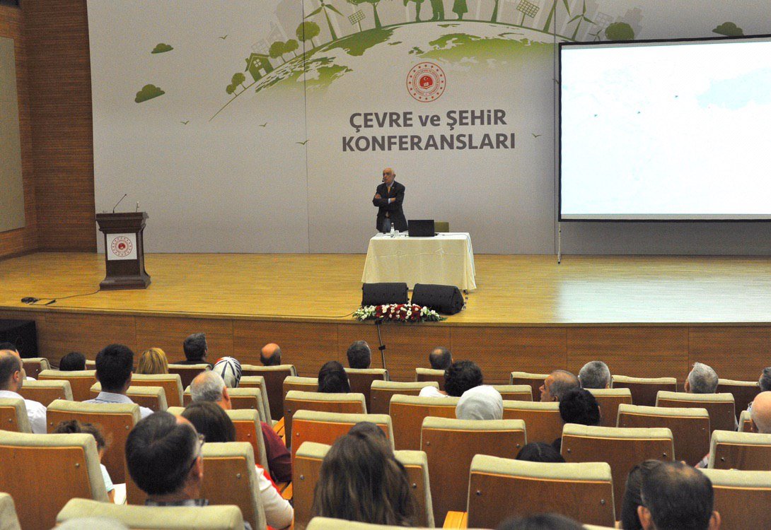 Çevre ve Şehir Konferansları Sinan Genim ile devam ediyor.