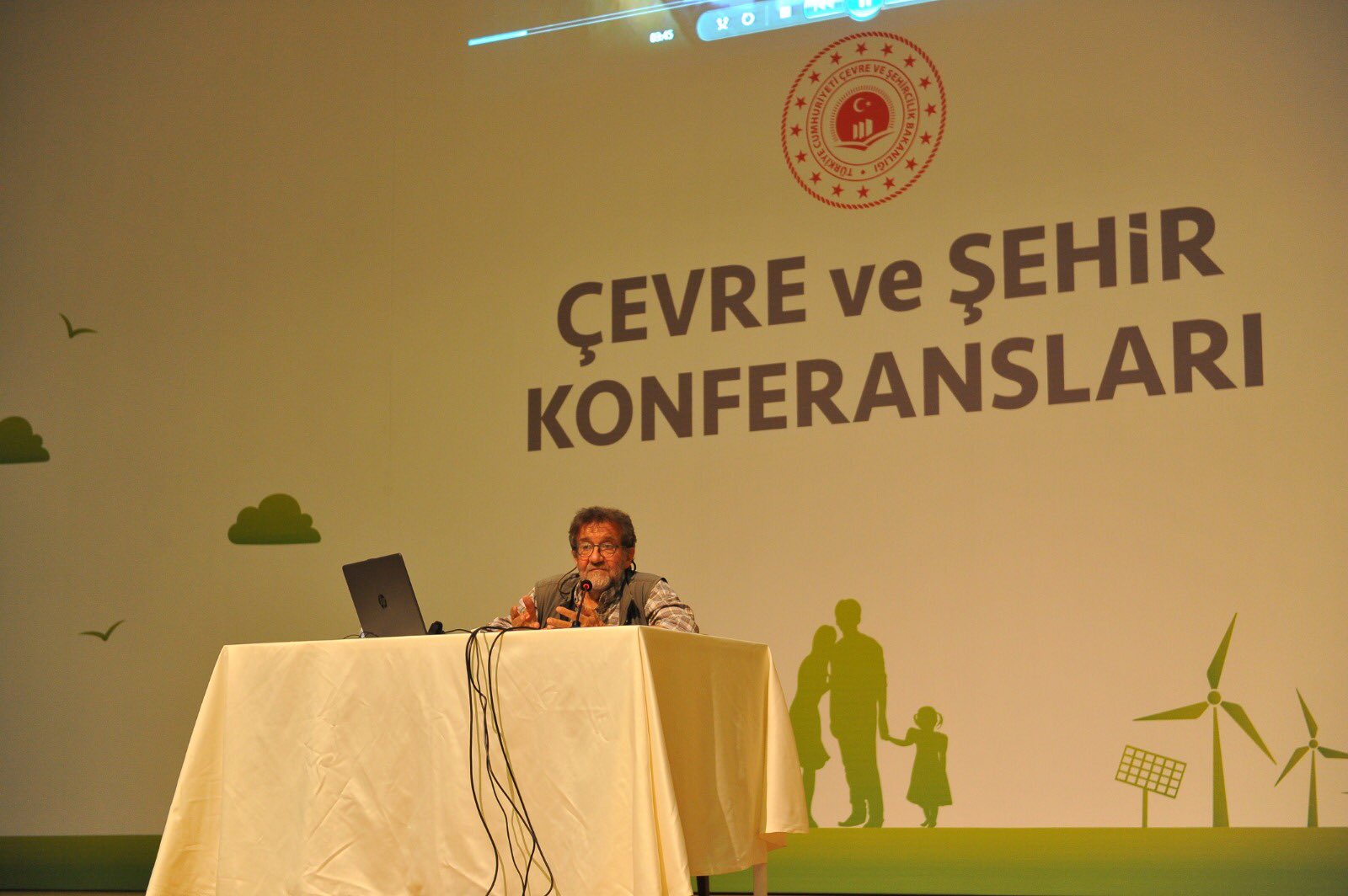 Çevre ve Şehir Konferansları Coşkun Aral ile devam ediyor.